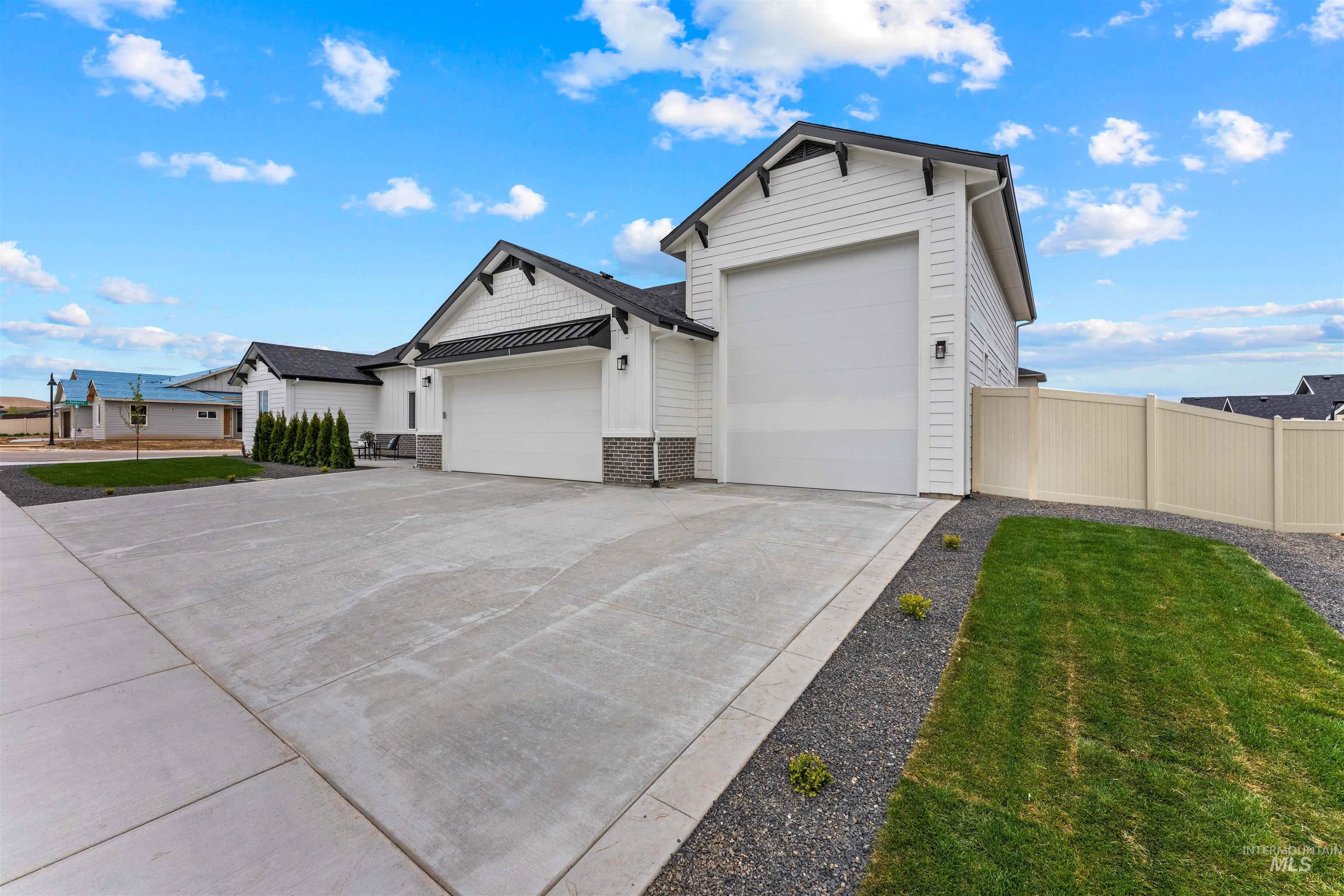9924 W Sunberry Ct, Star, Idaho 83669, 4 Bedrooms, 2.5 Bathrooms, Residential For Sale, Price $689,000, 98965632
