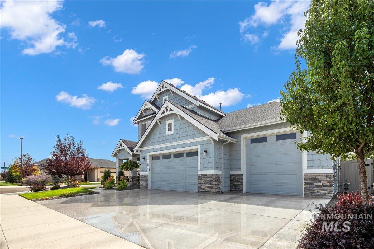 2207 E Timber Trail, Kuna, Idaho 83646, 5 Bedrooms, 2.5 Bathrooms, Residential For Sale, Price $799,900, 98965633