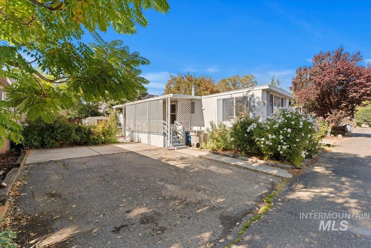 View of manufactured / mobile home