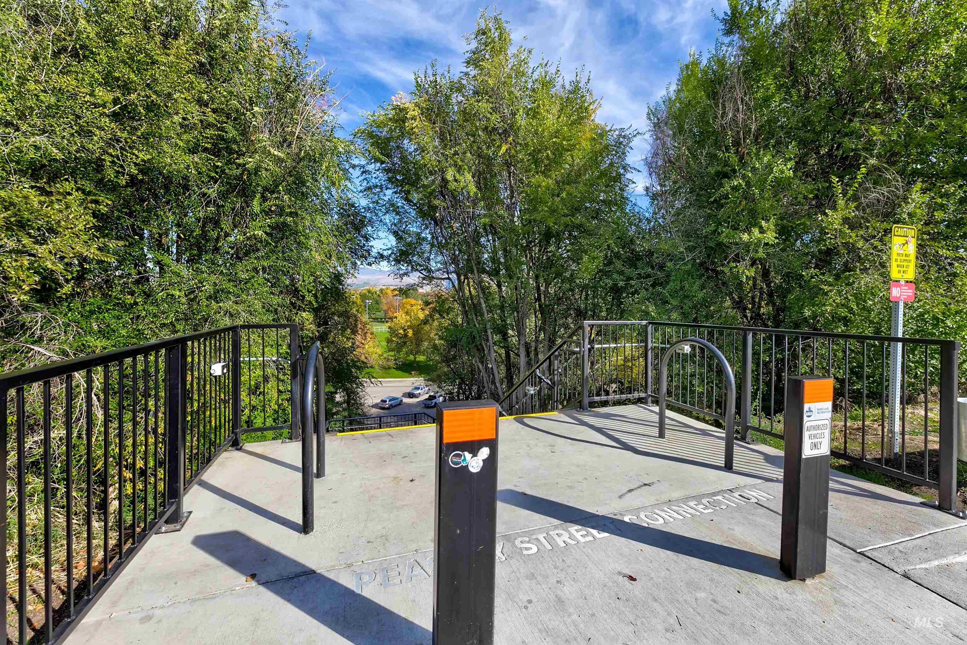 3059 W Crescent Rim Dr, Boise, Idaho 83706, 2 Bedrooms, 2.5 Bathrooms, Residential For Sale, Price $1,040,000, 98965661