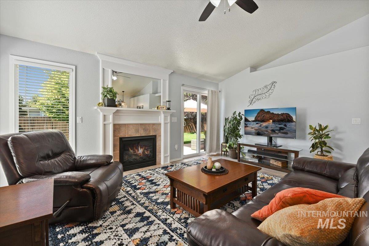 Tiled gas fireplace
