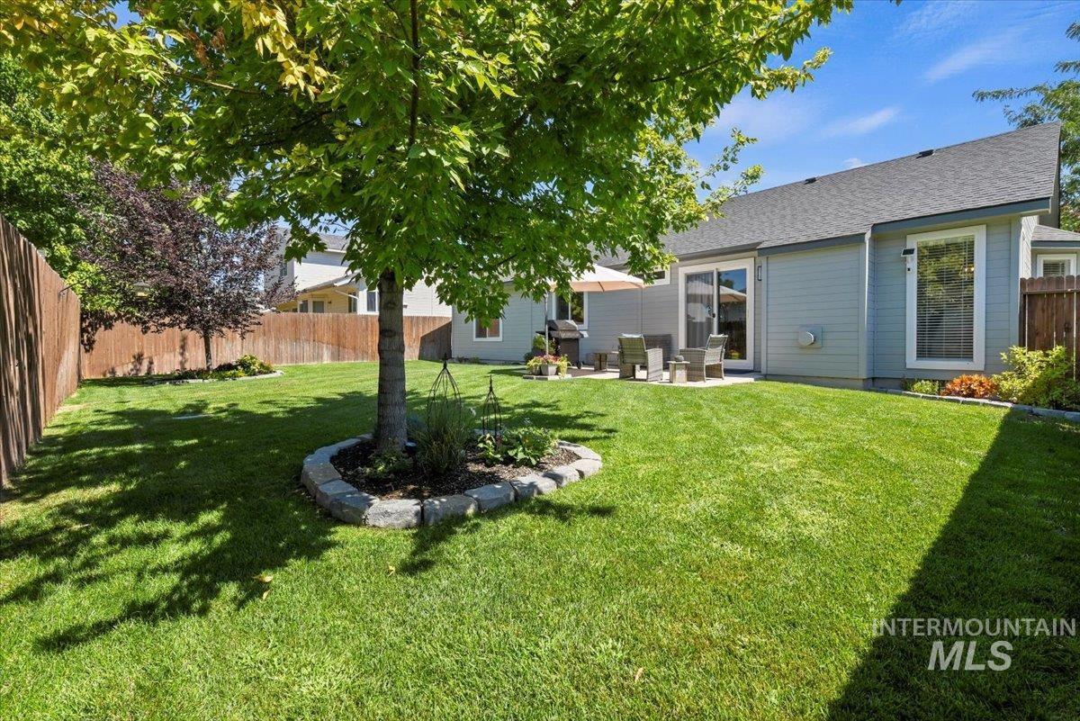 Fully-fenced back yard