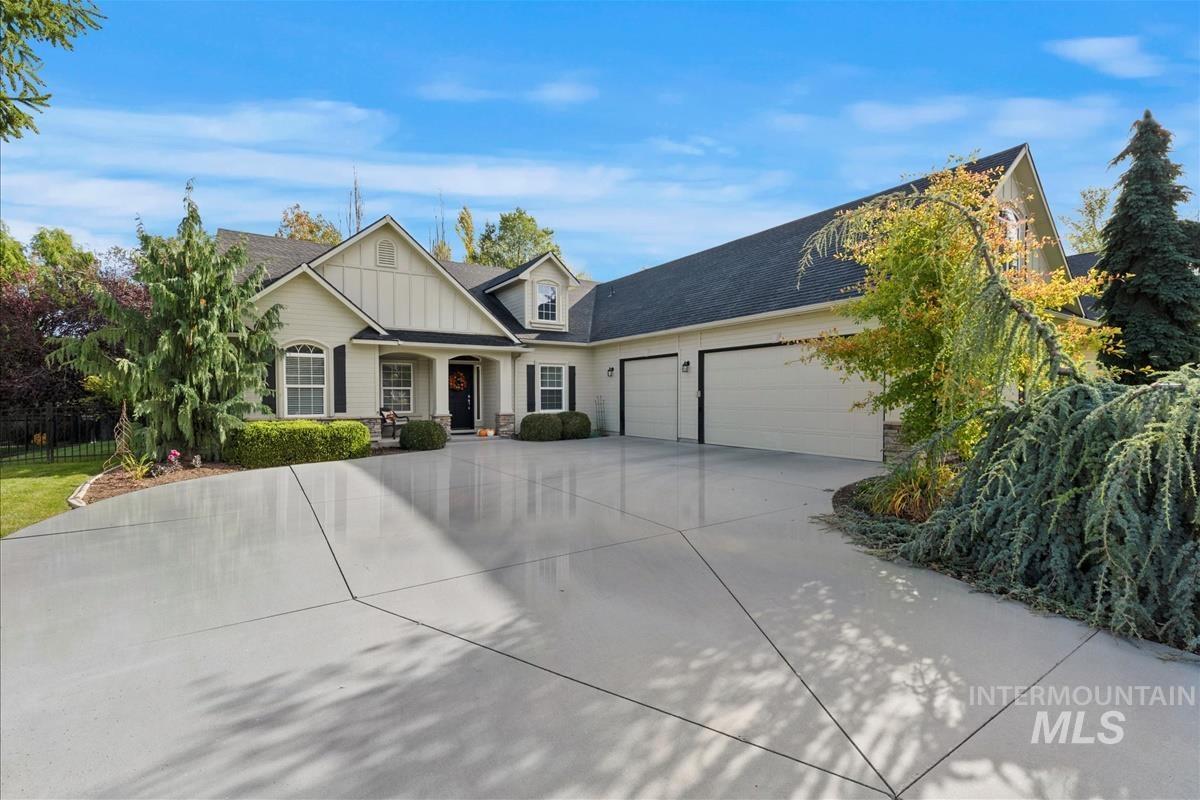 444 S Middle Creek Dr, Nampa, Idaho 83686, 4 Bedrooms, 3.5 Bathrooms, Residential For Sale, Price $525,000, 98965674