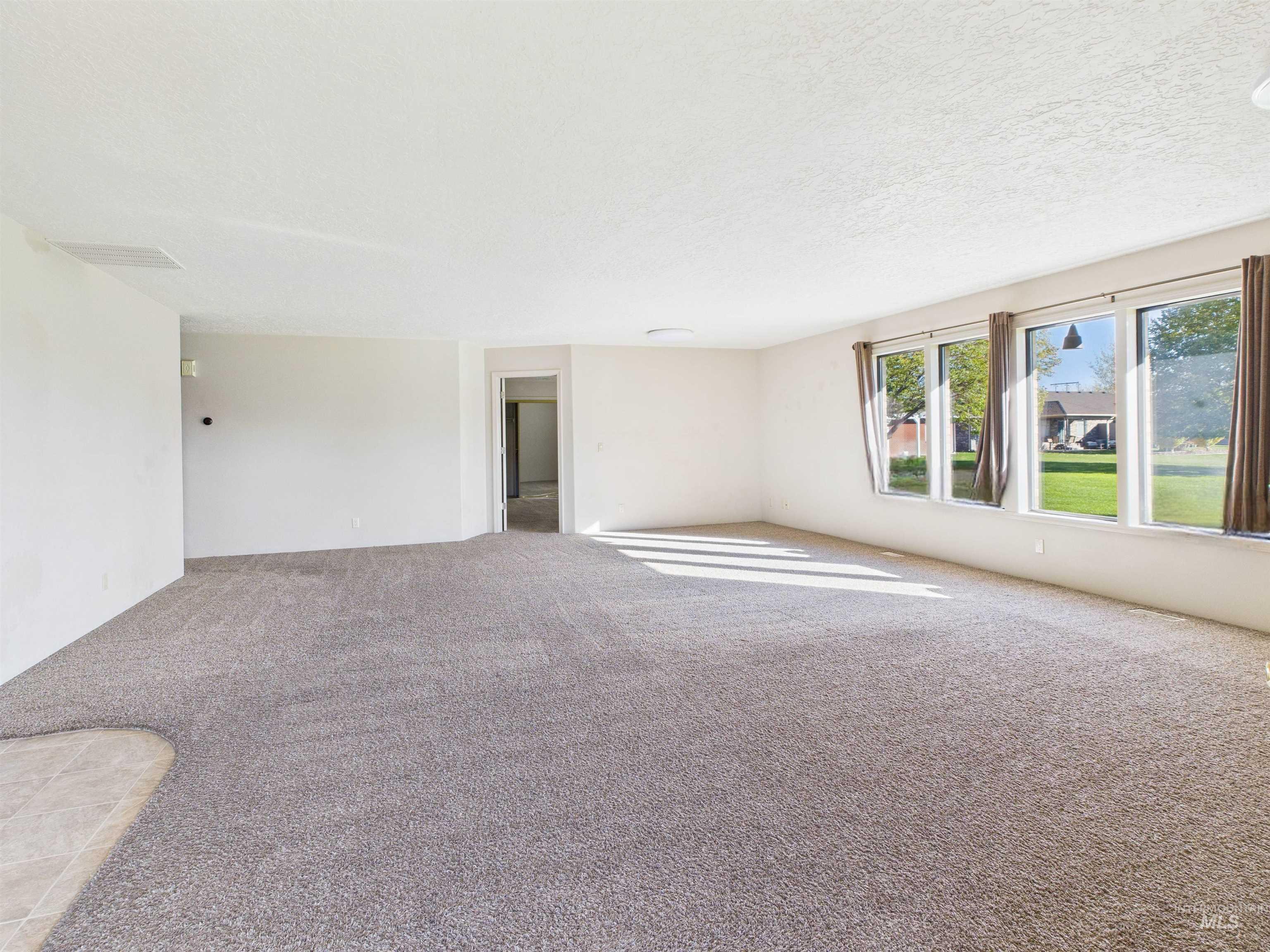 Unfurnished room with carpet floors