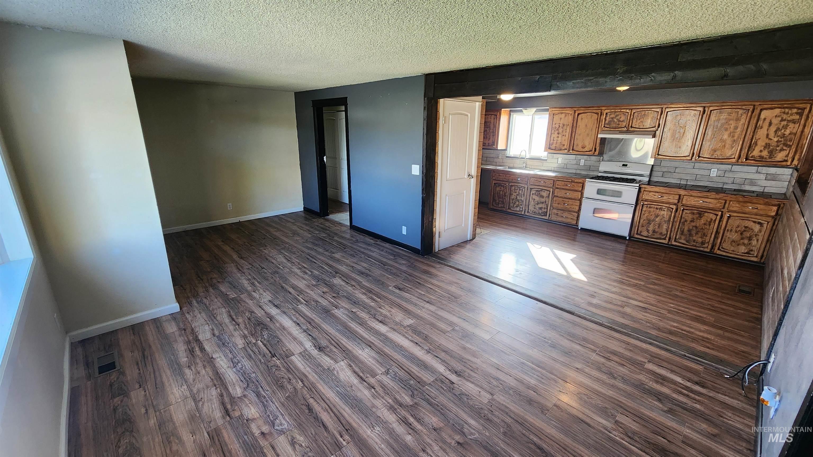 609 Parnell Drive, Buhl, Idaho 83316, 4 Bedrooms, 2 Bathrooms, Residential For Sale, Price $305,000, 98965702