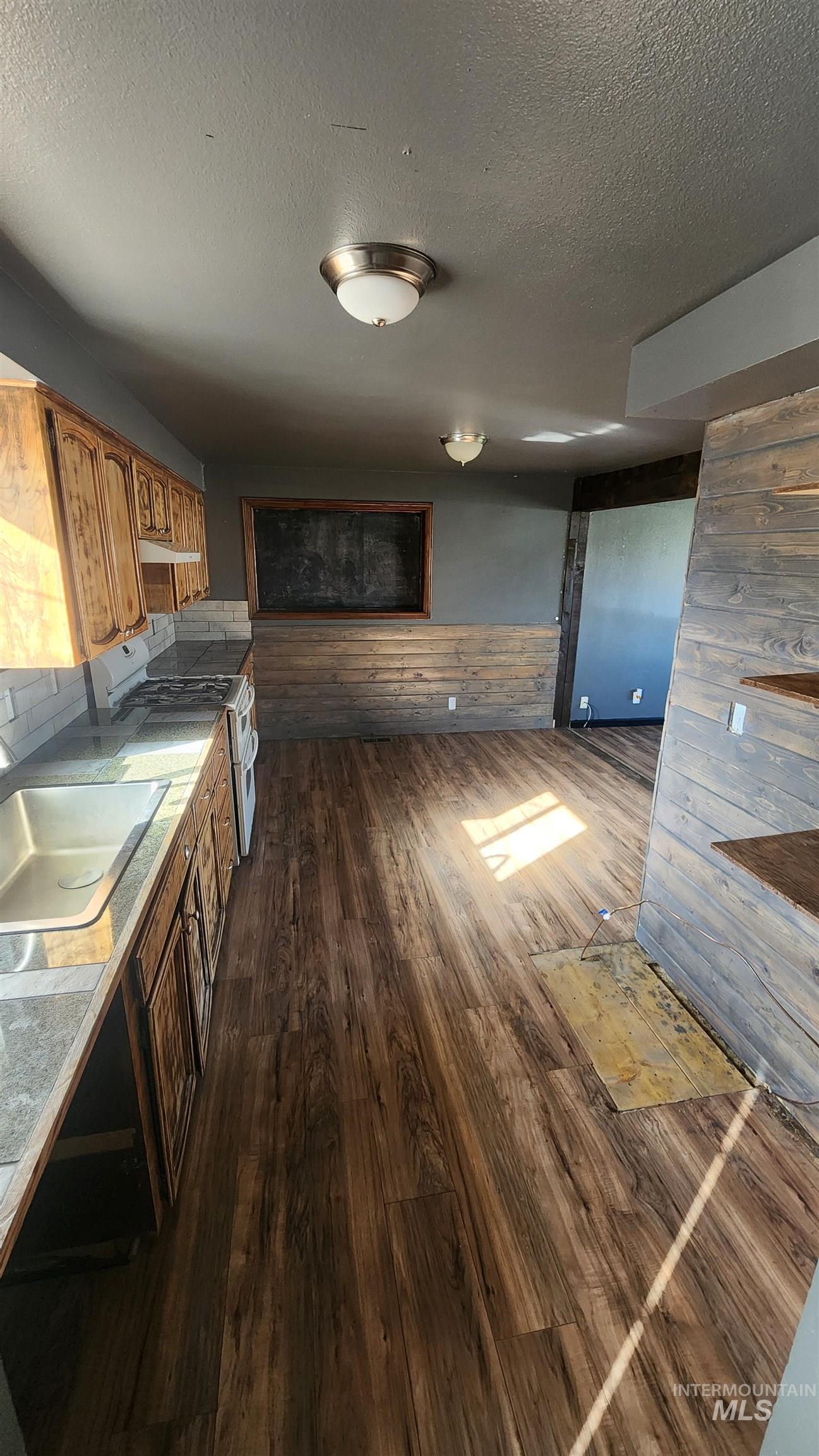 609 Parnell Drive, Buhl, Idaho 83316, 4 Bedrooms, 2 Bathrooms, Residential For Sale, Price $305,000, 98965702