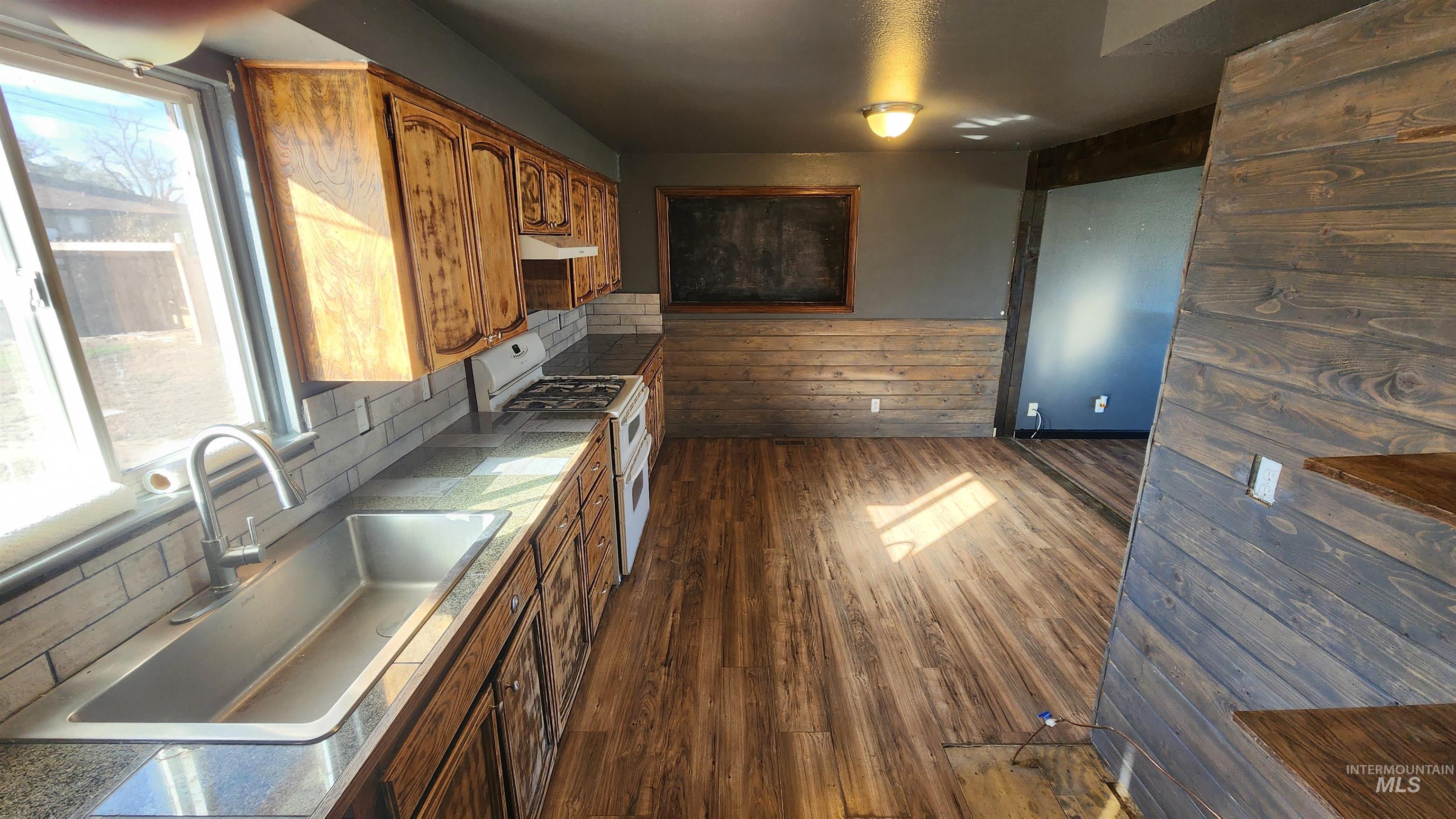 609 Parnell Drive, Buhl, Idaho 83316, 4 Bedrooms, 2 Bathrooms, Residential For Sale, Price $305,000, 98965702
