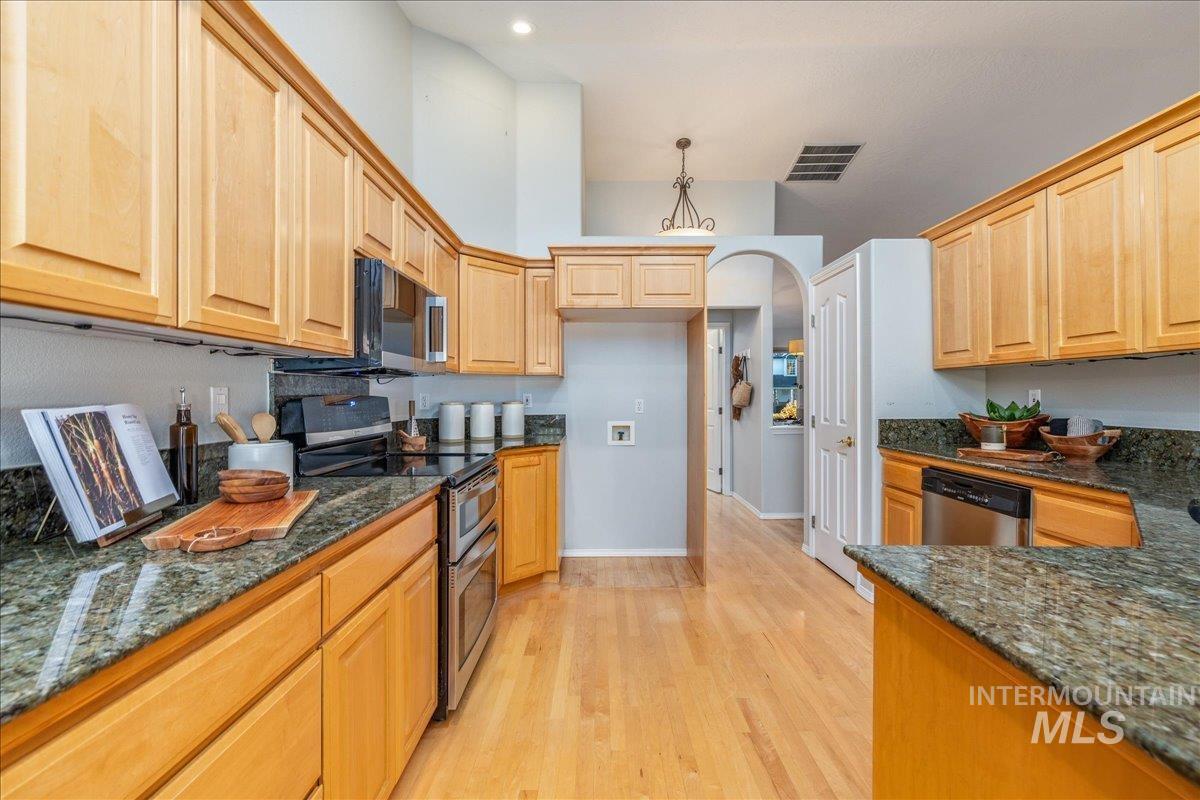 1492 W Kenai Ct, Eagle, Idaho 83616, 4 Bedrooms, 3 Bathrooms, Residential For Sale, Price $649,900, 98965717