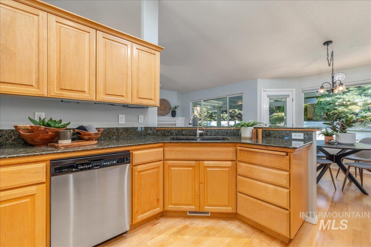 1492 W Kenai Ct, Eagle, Idaho 83616, 4 Bedrooms, 3 Bathrooms, Residential For Sale, Price $649,900, 98965717