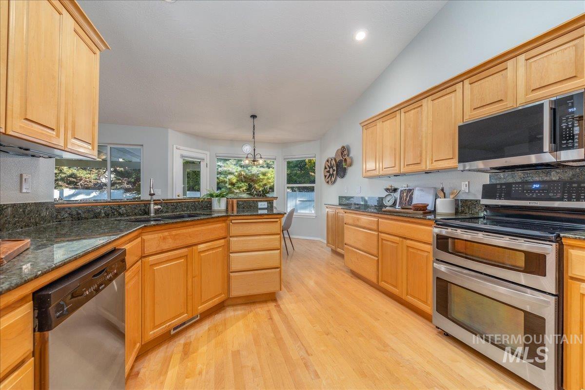 1492 W Kenai Ct, Eagle, Idaho 83616, 4 Bedrooms, 3 Bathrooms, Residential For Sale, Price $649,900, 98965717