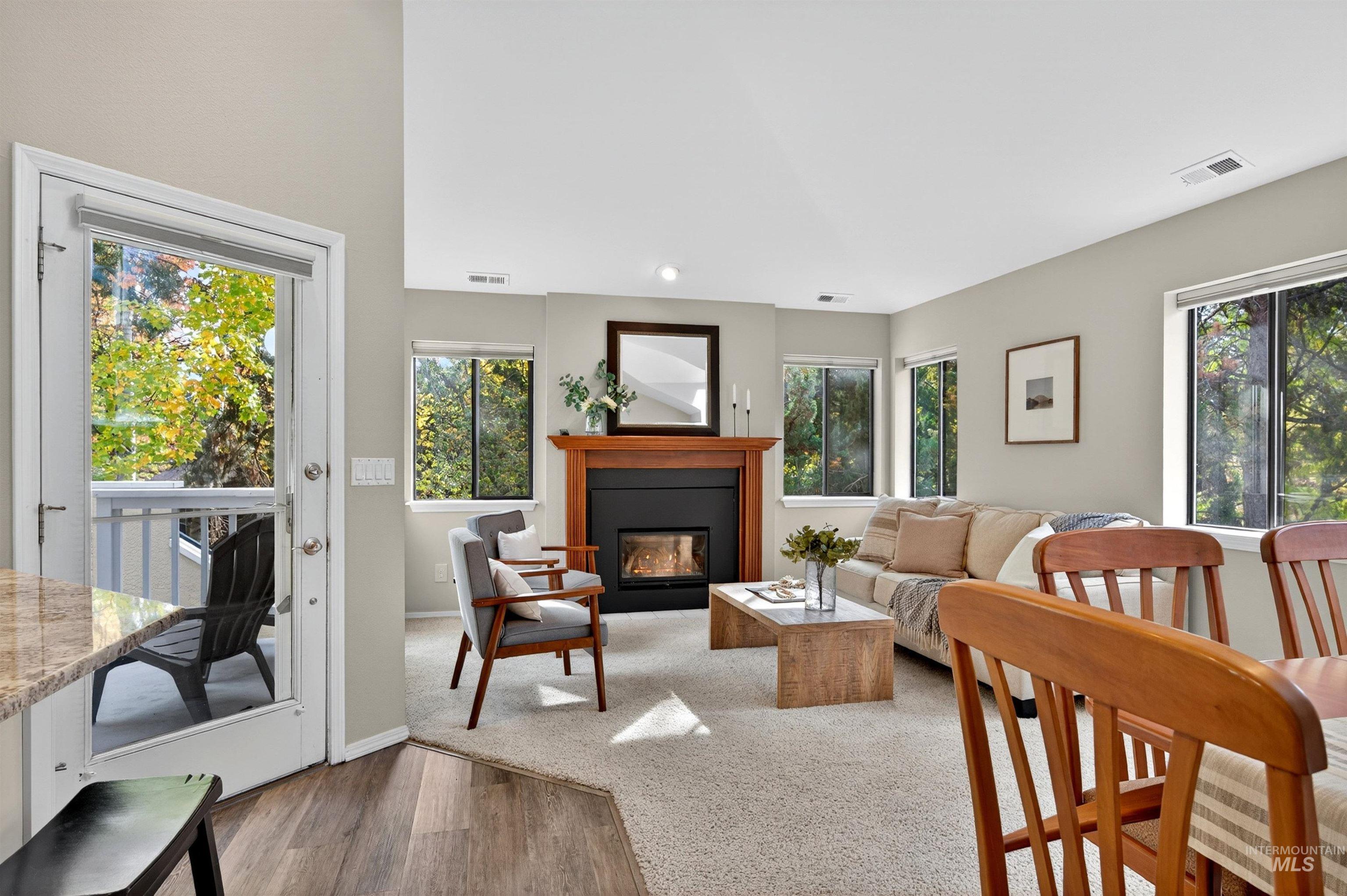 978 E Riverpark Lane, Boise, Idaho 83706, 2 Bedrooms, 2 Bathrooms, Residential For Sale, Price $410,000, 98965756
