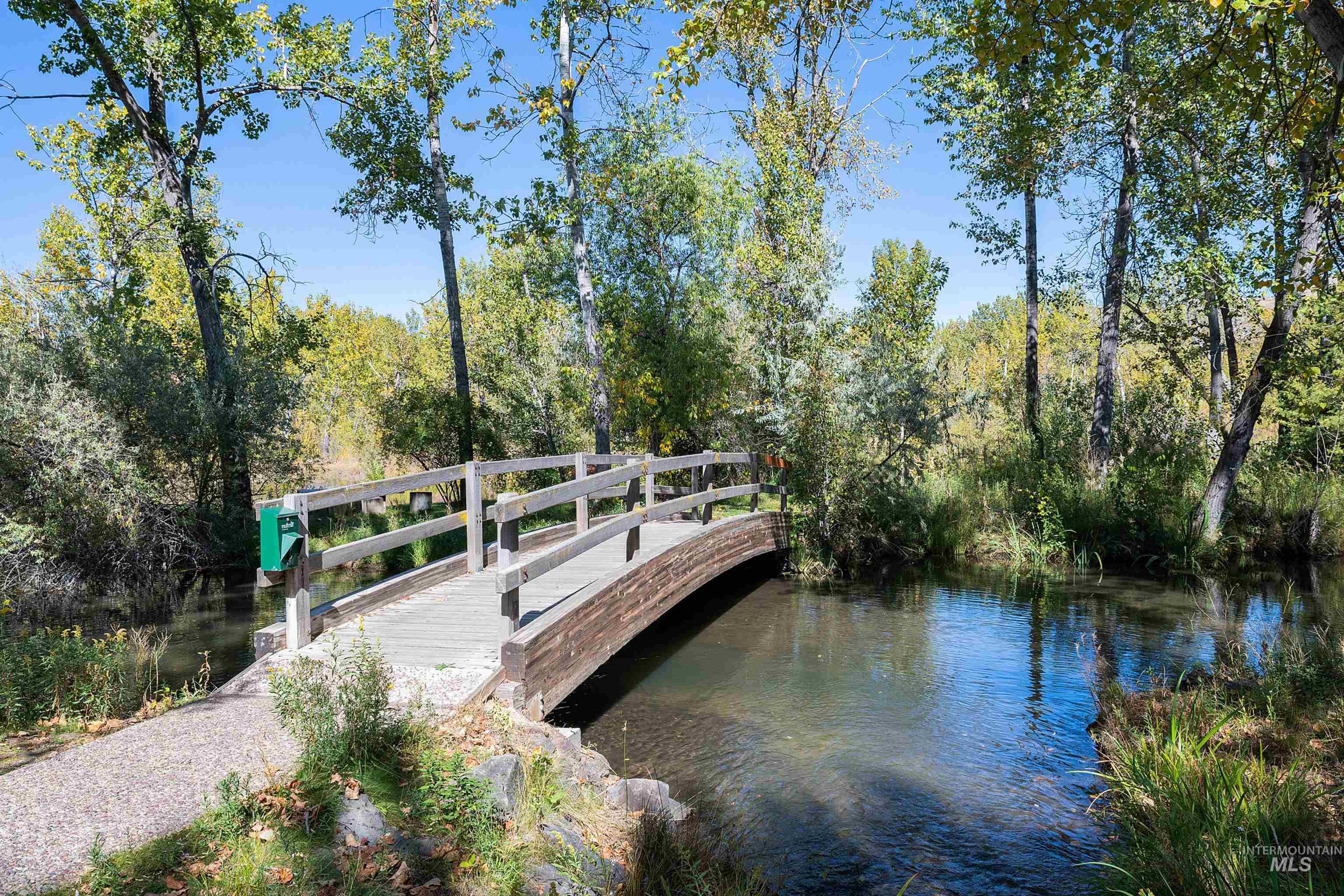 978 E Riverpark Lane, Boise, Idaho 83706, 2 Bedrooms, 2 Bathrooms, Residential For Sale, Price $410,000, 98965756