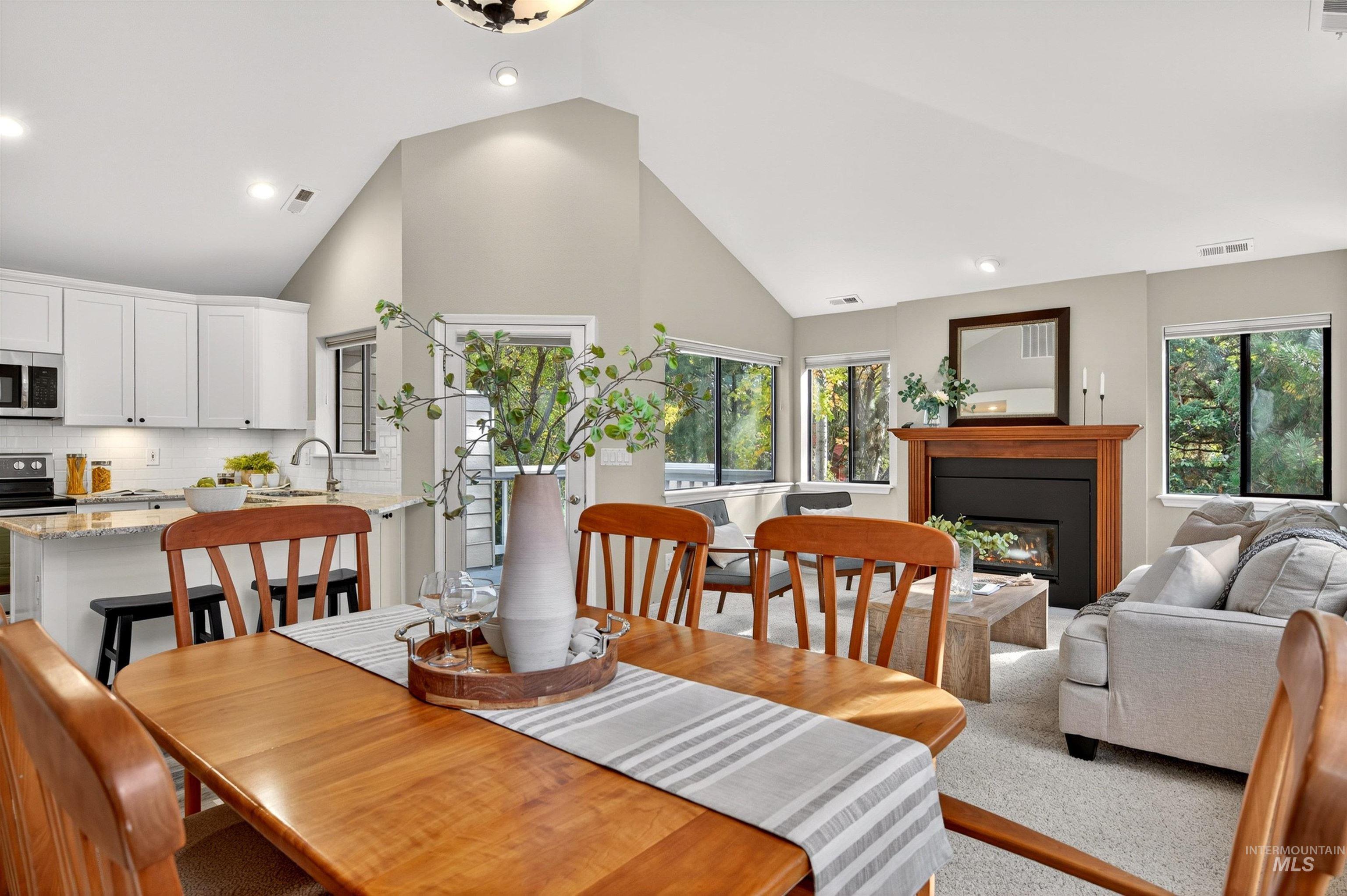 978 E Riverpark Lane, Boise, Idaho 83706, 2 Bedrooms, 2 Bathrooms, Residential For Sale, Price $410,000, 98965756