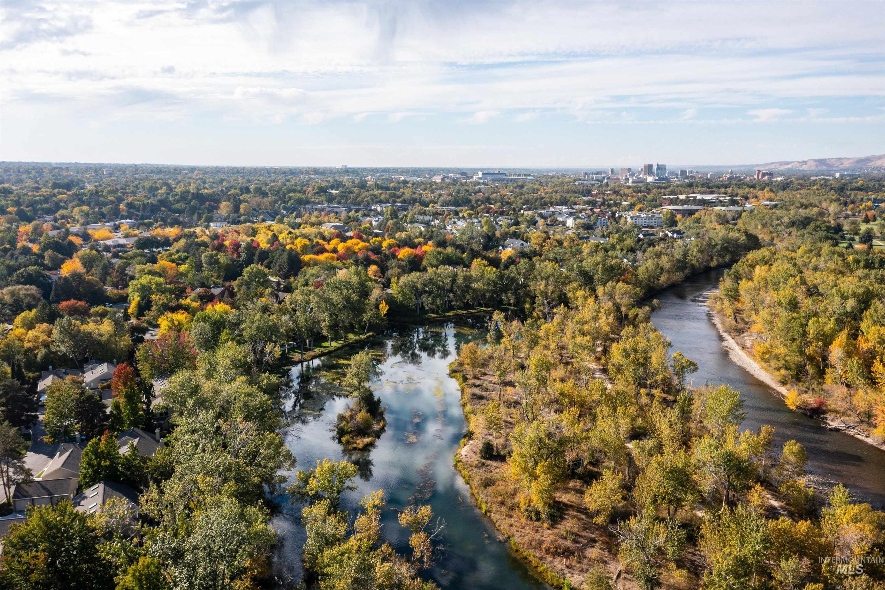 978 E Riverpark Lane, Boise, Idaho 83706, 2 Bedrooms, 2 Bathrooms, Residential For Sale, Price $410,000, 98965756