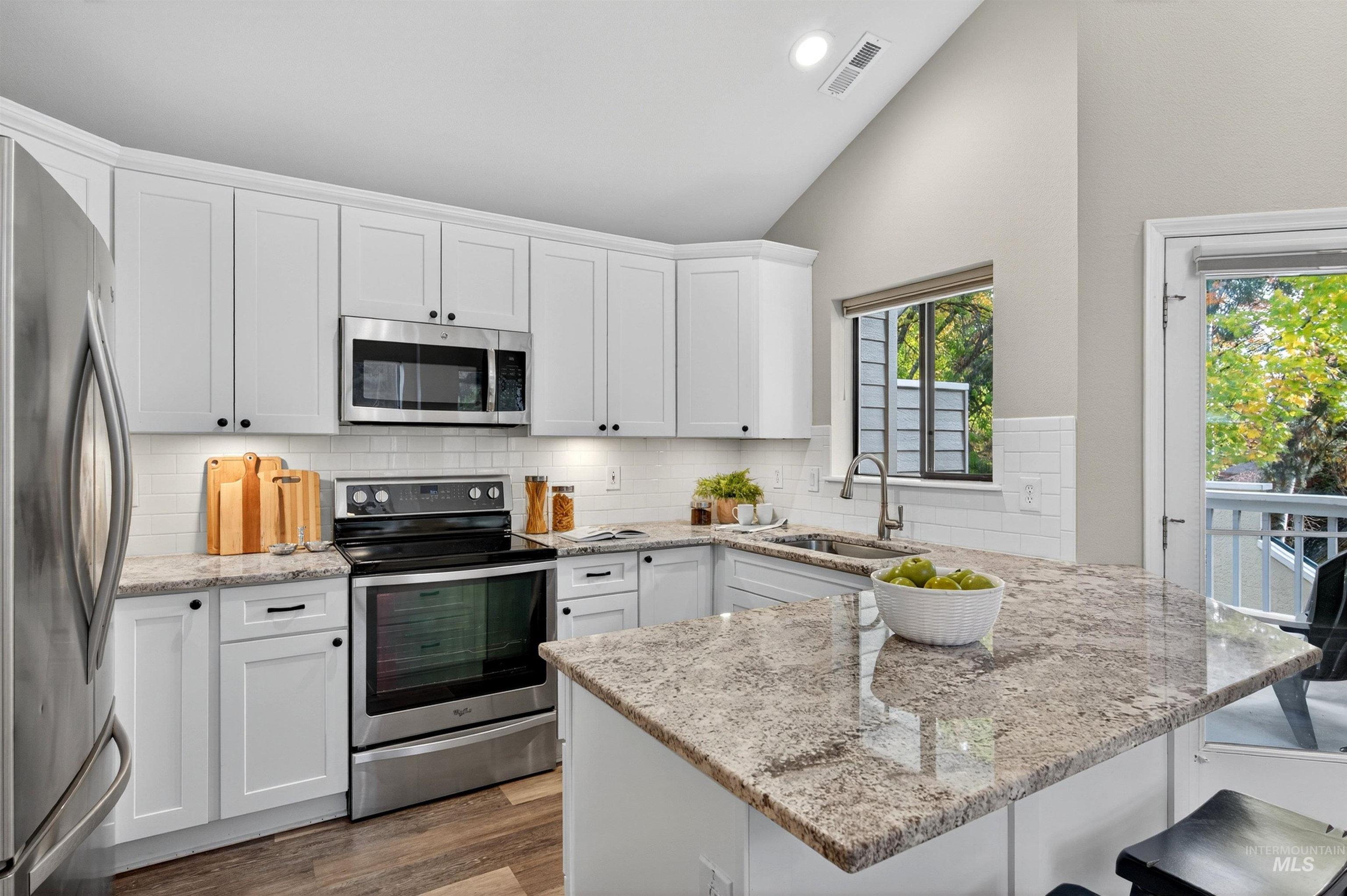 978 E Riverpark Lane, Boise, Idaho 83706, 2 Bedrooms, 2 Bathrooms, Residential For Sale, Price $410,000, 98965756