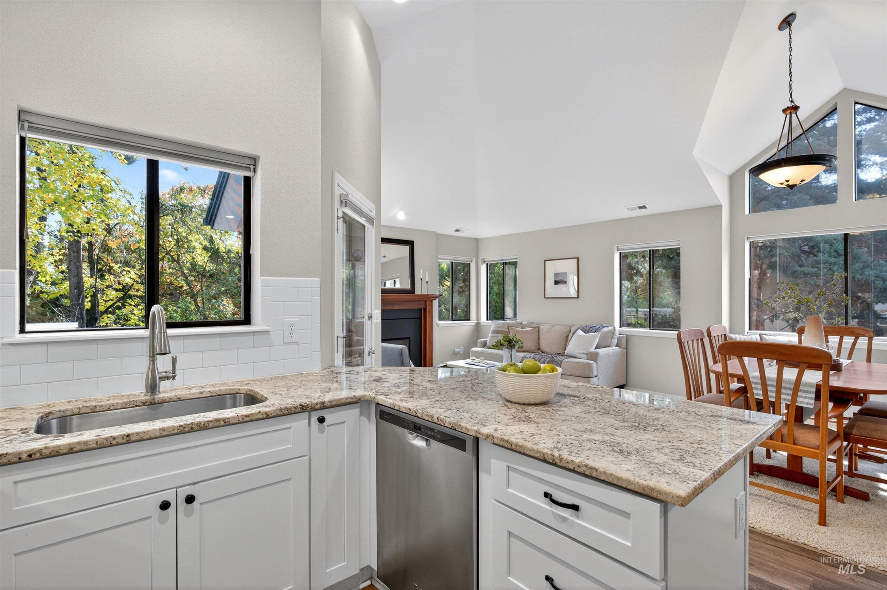 978 E Riverpark Lane, Boise, Idaho 83706, 2 Bedrooms, 2 Bathrooms, Residential For Sale, Price $410,000, 98965756