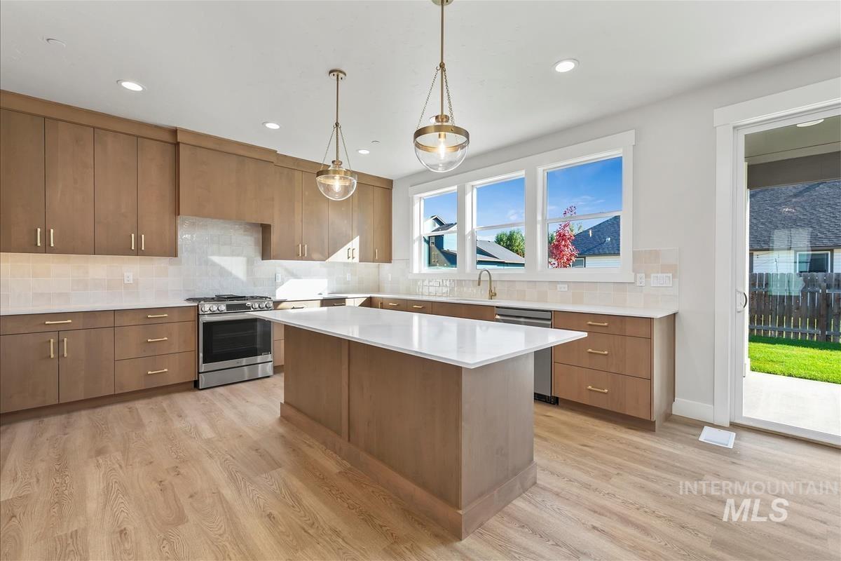 527 Hidden Mill Ct, Middleton, Idaho 83644, 3 Bedrooms, 3 Bathrooms, Residential For Sale, Price $639,900, 98965761