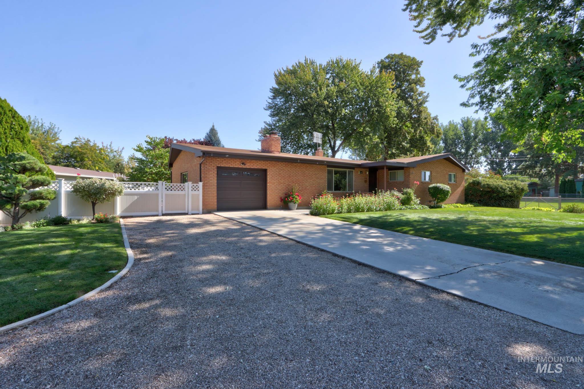 2106 N Cribbens Street, Boise, Idaho 83713, 4 Bedrooms, 3.5 Bathrooms, Residential For Sale, Price $899,000, 98965764
