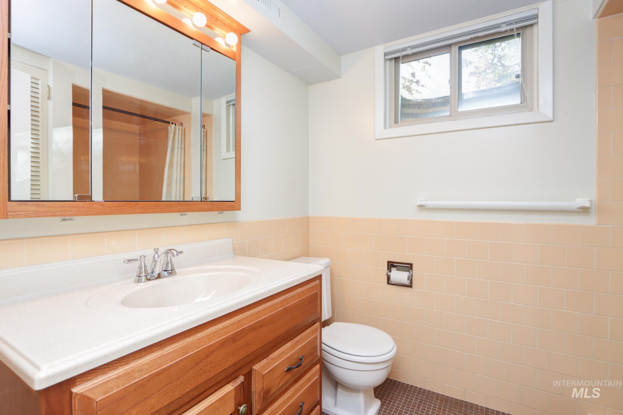2106 N Cribbens Street, Boise, Idaho 83713, 4 Bedrooms, 3.5 Bathrooms, Residential For Sale, Price $899,000, 98965764