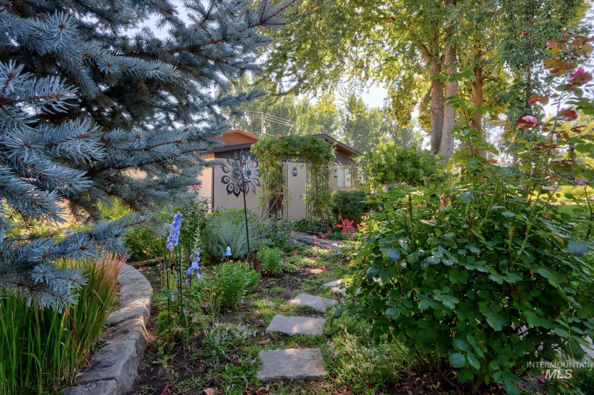 2106 N Cribbens Street, Boise, Idaho 83713, 4 Bedrooms, 3.5 Bathrooms, Residential For Sale, Price $899,000, 98965764