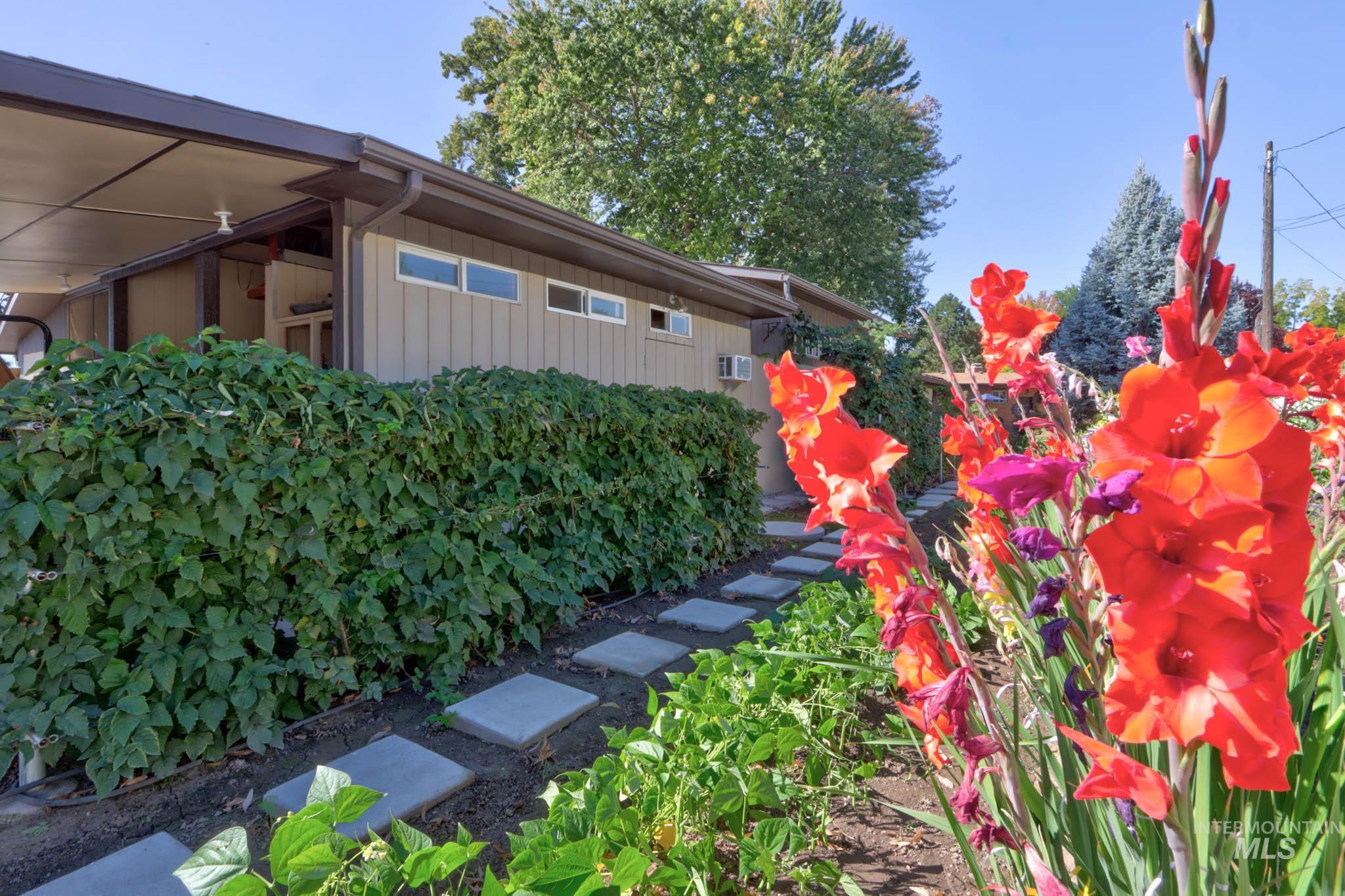 2106 N Cribbens Street, Boise, Idaho 83713, 4 Bedrooms, 3.5 Bathrooms, Residential For Sale, Price $899,000, 98965764