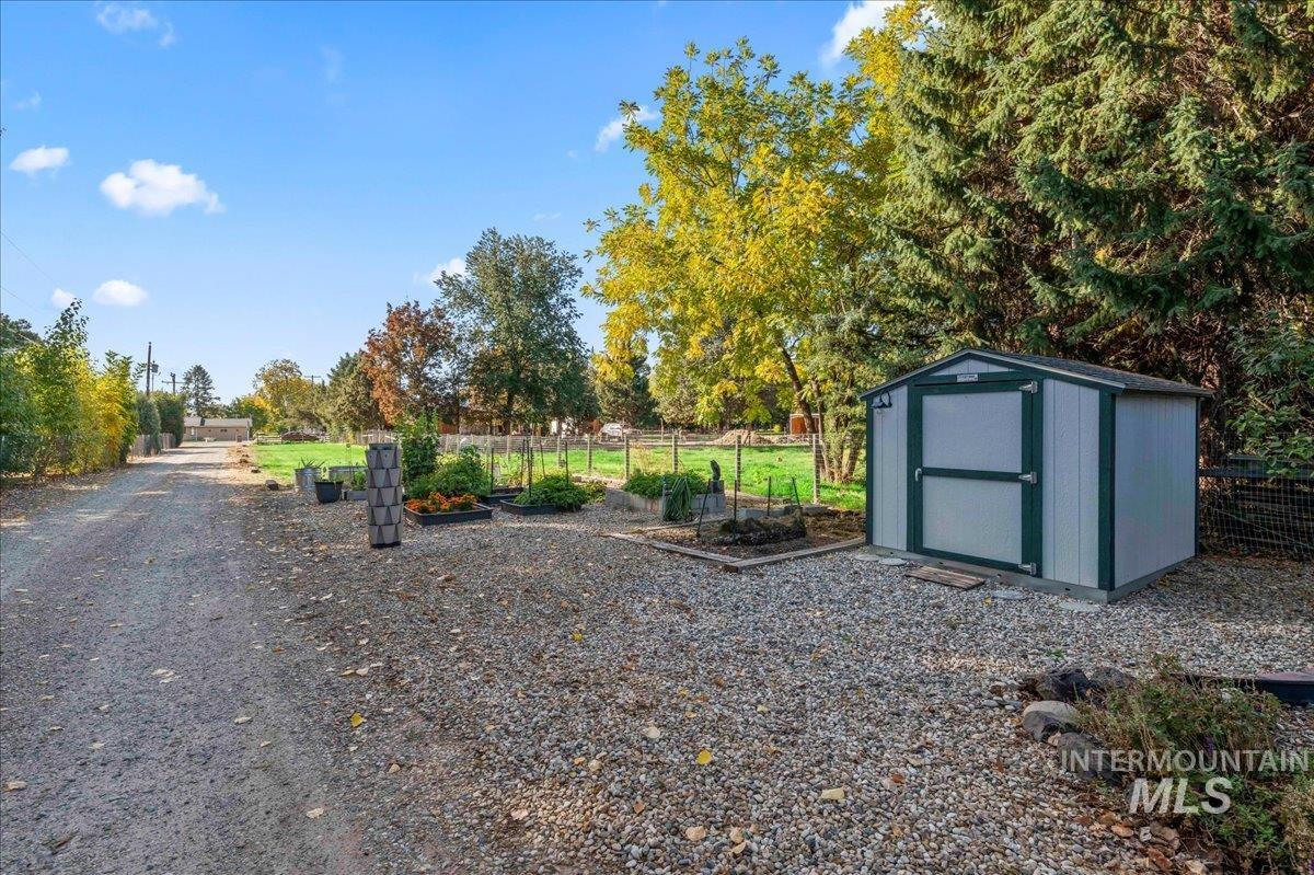 398 E Idaho, Emmett, Idaho 83617, 4 Bedrooms, 2 Bathrooms, Residential For Sale, Price $608,000, 98965775