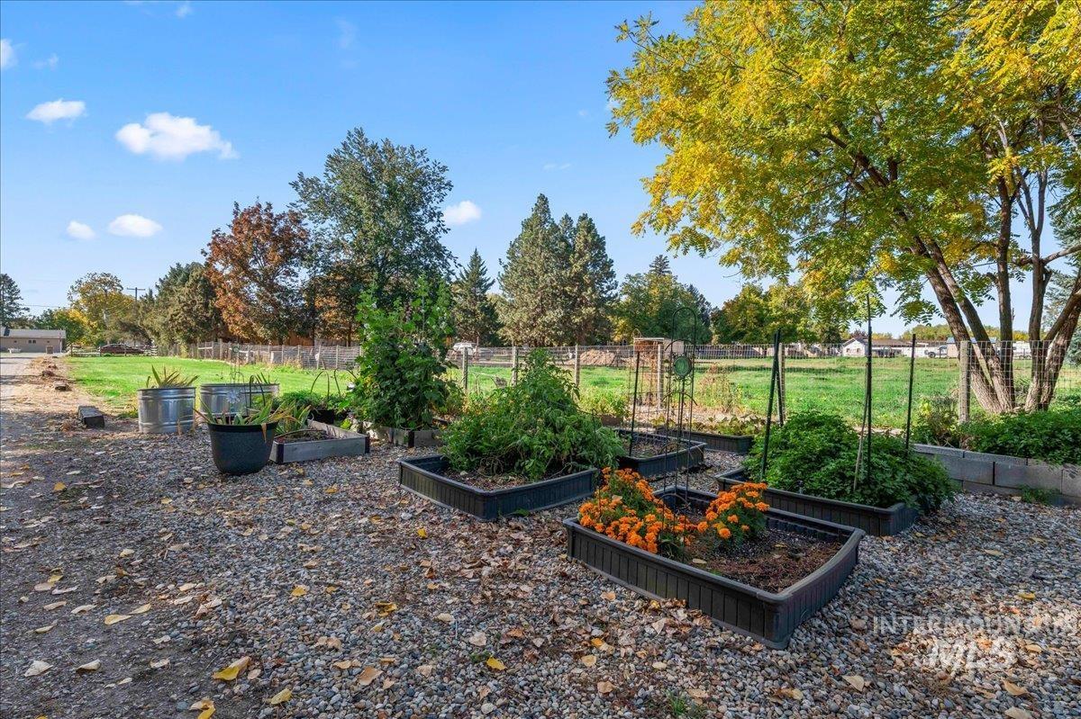 398 E Idaho, Emmett, Idaho 83617, 4 Bedrooms, 2 Bathrooms, Residential For Sale, Price $608,000, 98965775