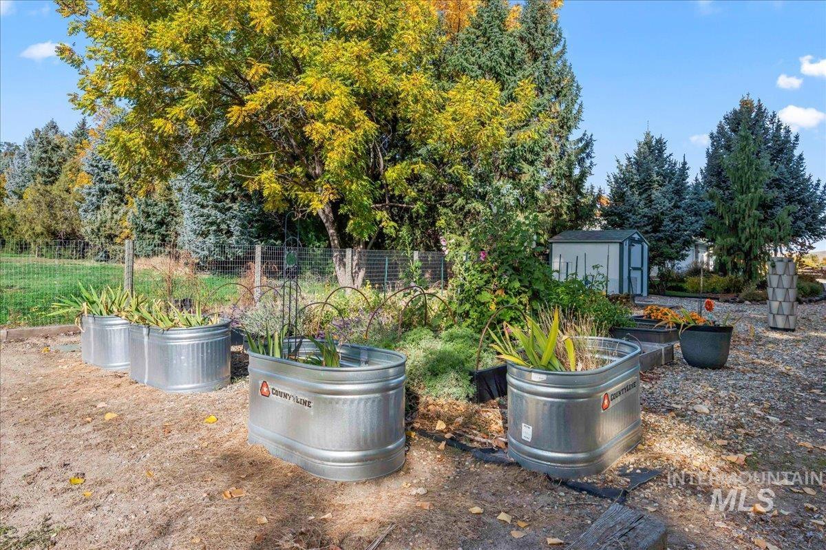 398 E Idaho, Emmett, Idaho 83617, 4 Bedrooms, 2 Bathrooms, Residential For Sale, Price $608,000, 98965775