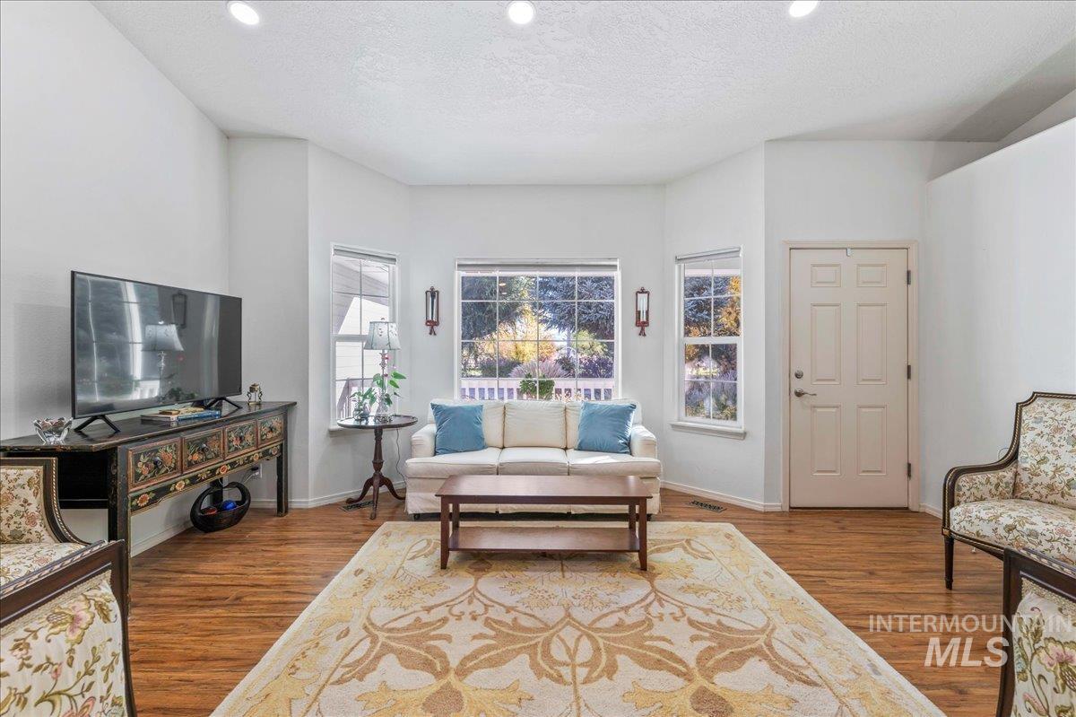 398 E Idaho, Emmett, Idaho 83617, 4 Bedrooms, 2 Bathrooms, Residential For Sale, Price $608,000, 98965775