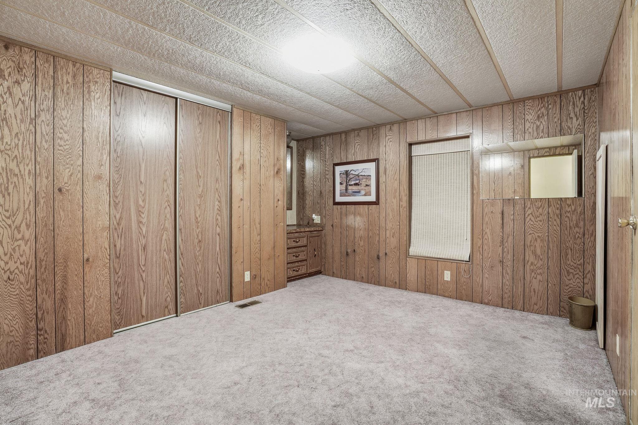 1253 N Samson Lane, Boise, Idaho 83704, 3 Bedrooms, 2.5 Bathrooms, Residential For Sale, Price $180,000, 98965795