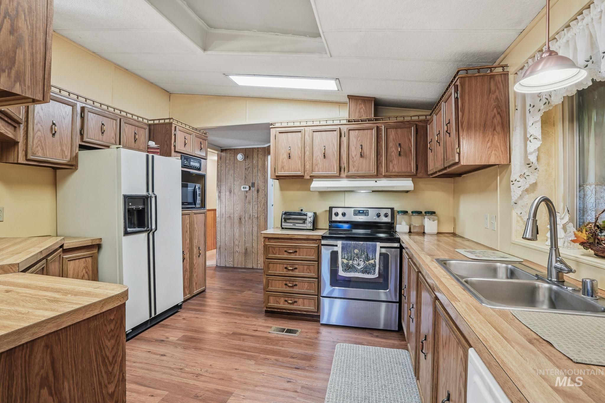 1253 N Samson Lane, Boise, Idaho 83704, 3 Bedrooms, 2.5 Bathrooms, Residential For Sale, Price $180,000, 98965795