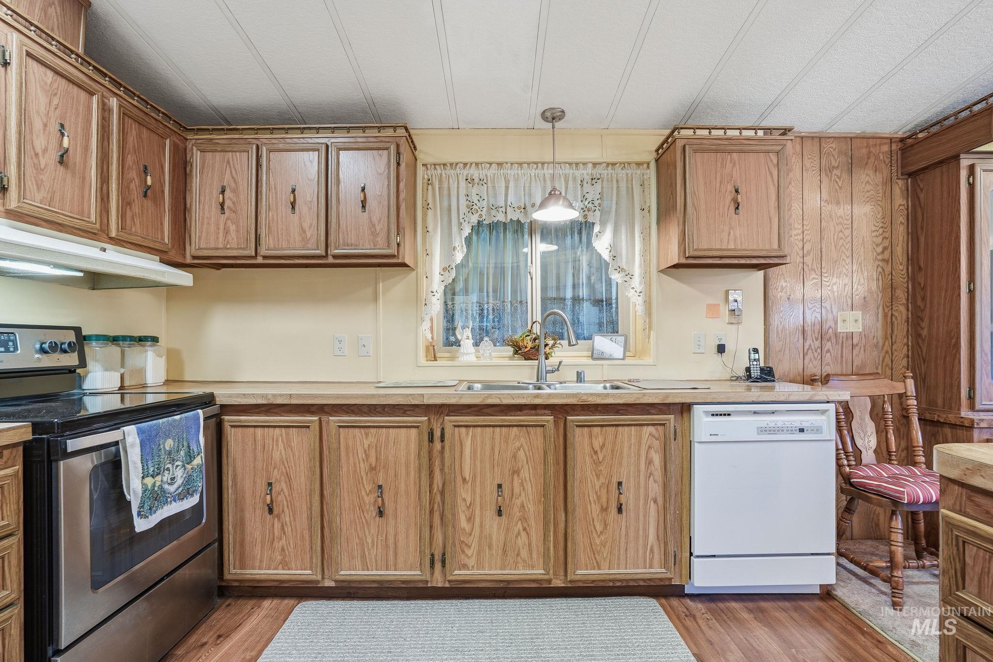 1253 N Samson Lane, Boise, Idaho 83704, 3 Bedrooms, 2.5 Bathrooms, Residential For Sale, Price $180,000, 98965795