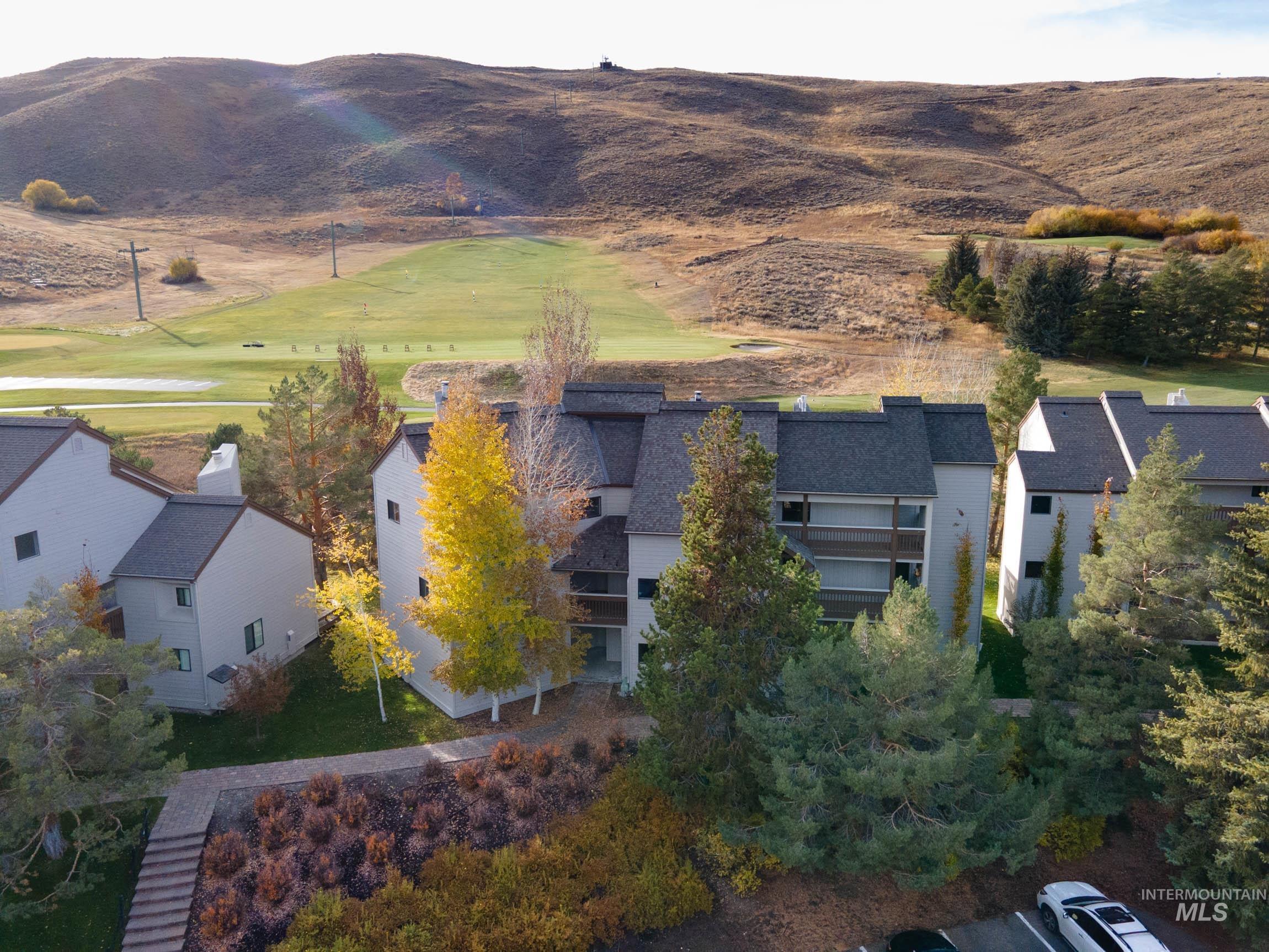 Built in 2005! Not a 1970s Elkhorn condo!