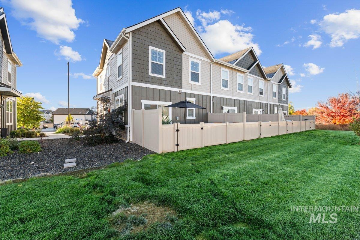 View of home's exterior