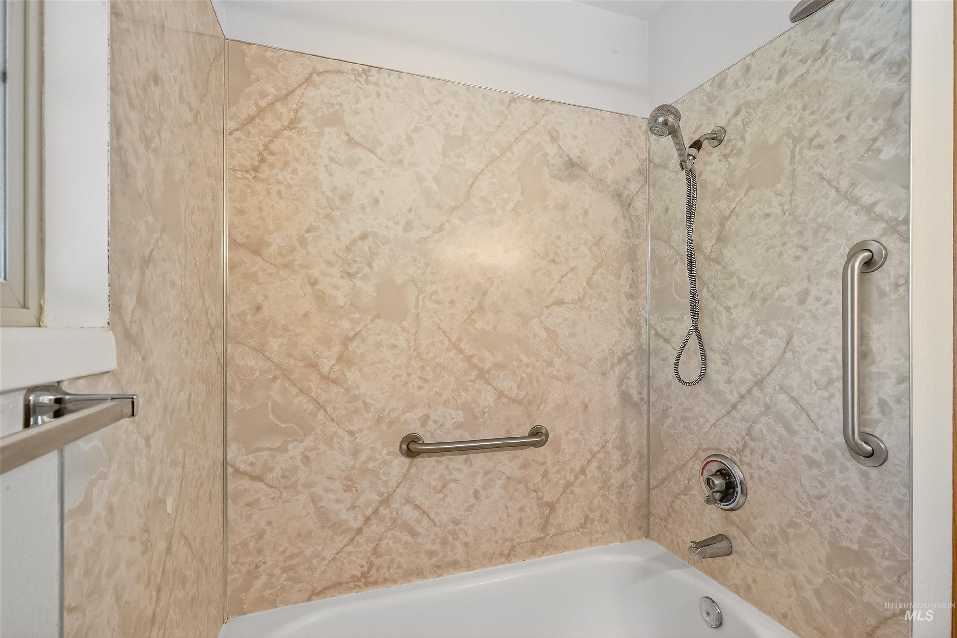 3638 18th Street C, Lewiston, Idaho 83501, 4 Bedrooms, 2 Bathrooms, Residential For Sale, Price $390,000, 98965949