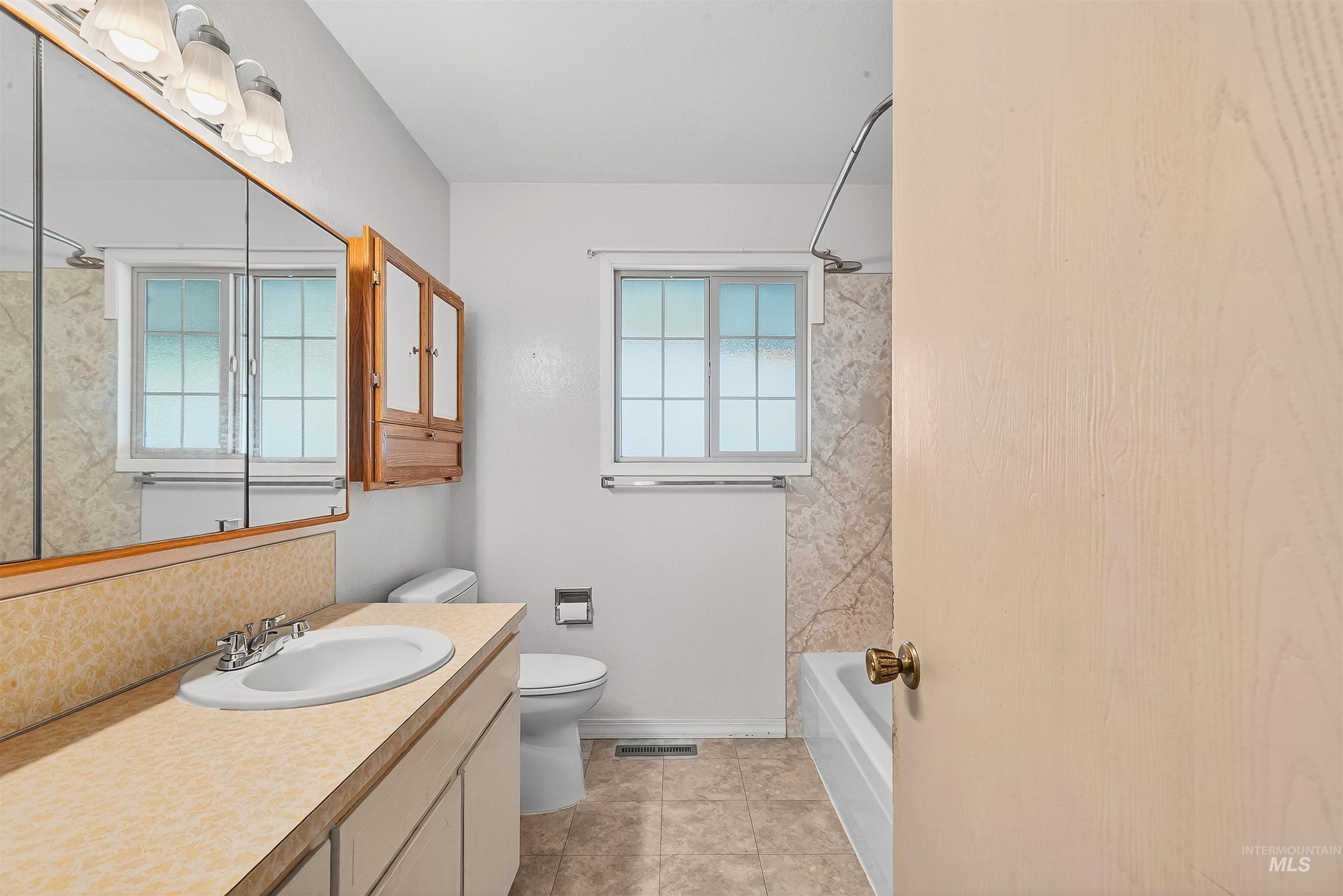 3638 18th Street C, Lewiston, Idaho 83501, 4 Bedrooms, 2 Bathrooms, Residential For Sale, Price $390,000, 98965949