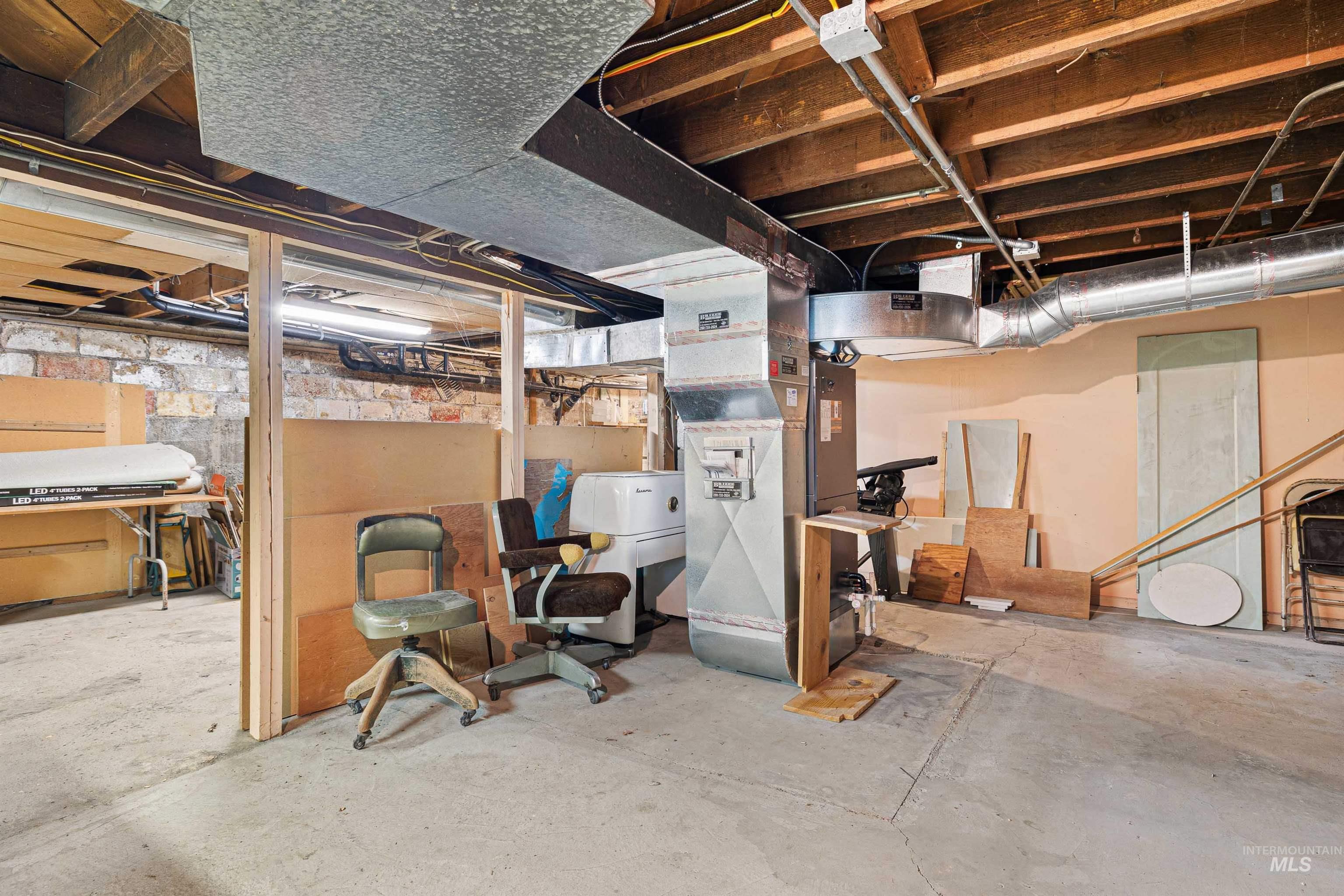 2539 E 3700 N, Twin Falls, Idaho 83301, 4 Bedrooms, 2 Bathrooms, Residential For Sale, Price $330,000, 98965968