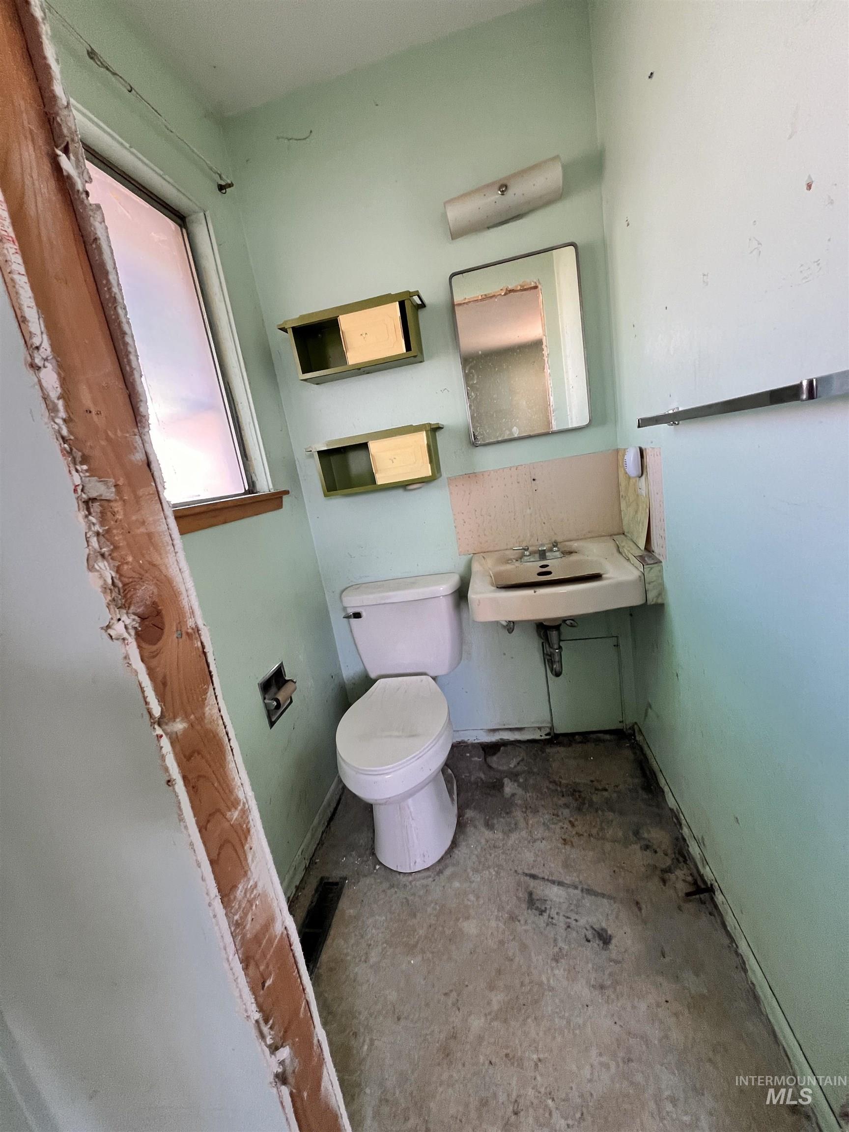 1065 Gridley Dr., Mountain Home, Idaho 83647, 5 Bedrooms, 2.5 Bathrooms, Residential For Sale, Price $199,900, 98965978