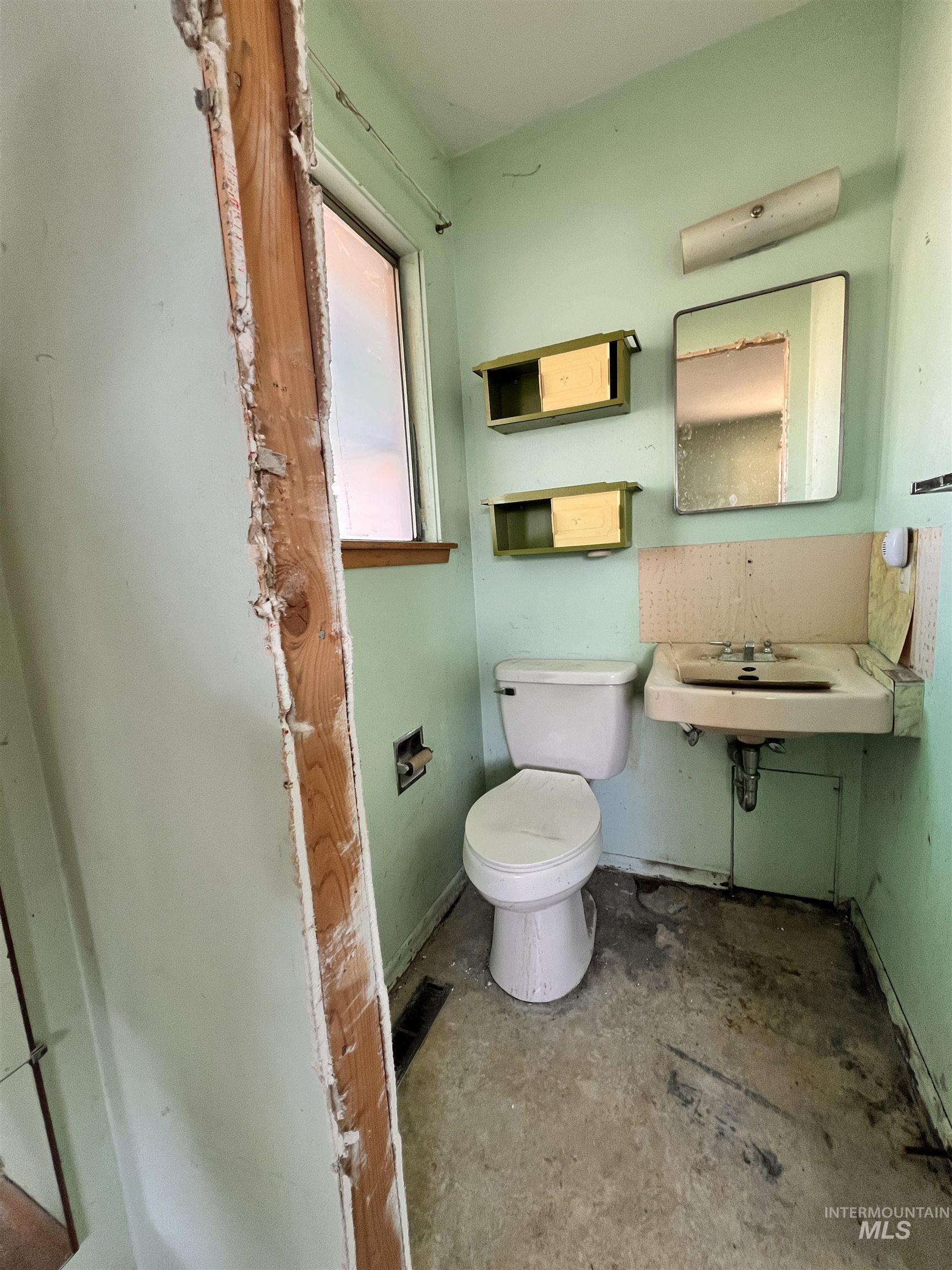 1065 Gridley Dr., Mountain Home, Idaho 83647, 5 Bedrooms, 2.5 Bathrooms, Residential For Sale, Price $199,900, 98965978