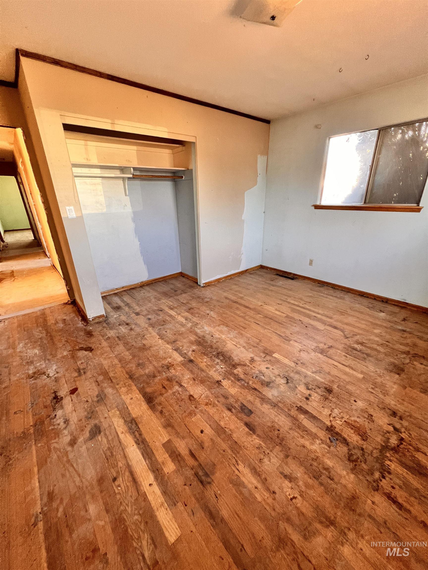 1065 Gridley Dr., Mountain Home, Idaho 83647, 5 Bedrooms, 2.5 Bathrooms, Residential For Sale, Price $199,900, 98965978