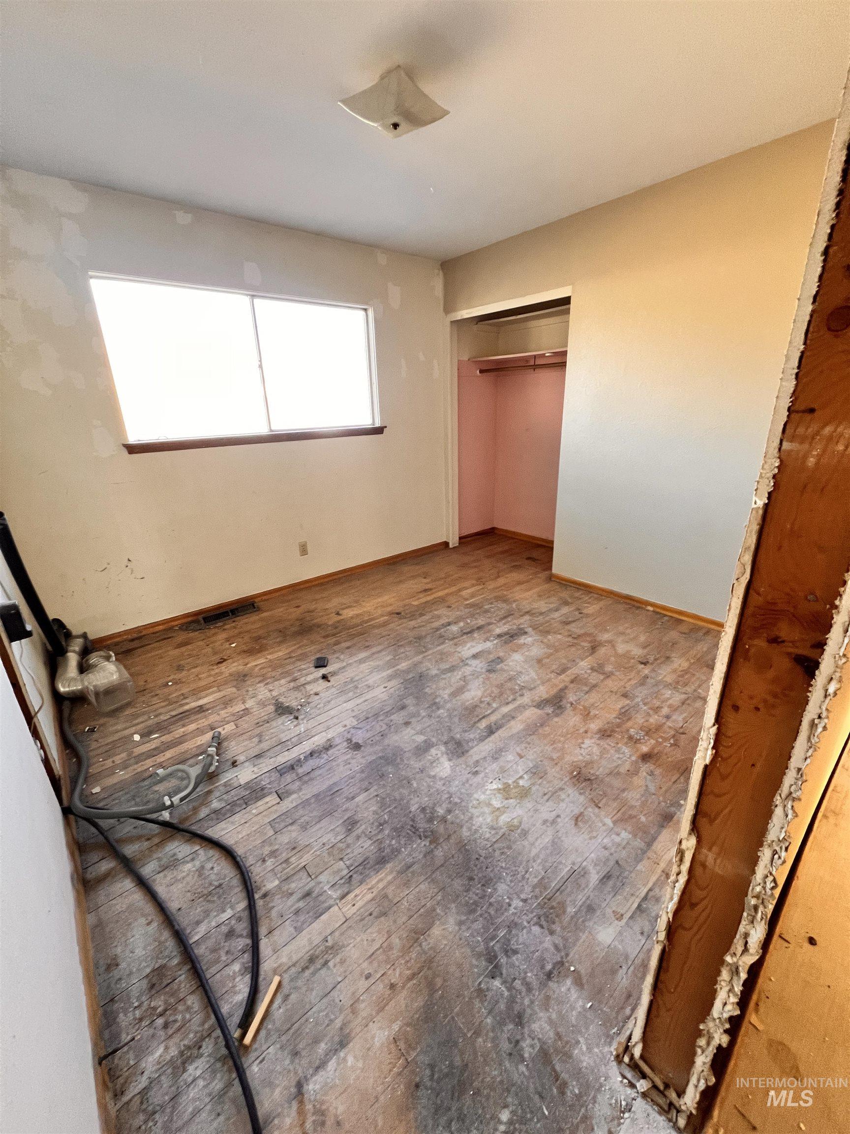 1065 Gridley Dr., Mountain Home, Idaho 83647, 5 Bedrooms, 2.5 Bathrooms, Residential For Sale, Price $199,900, 98965978