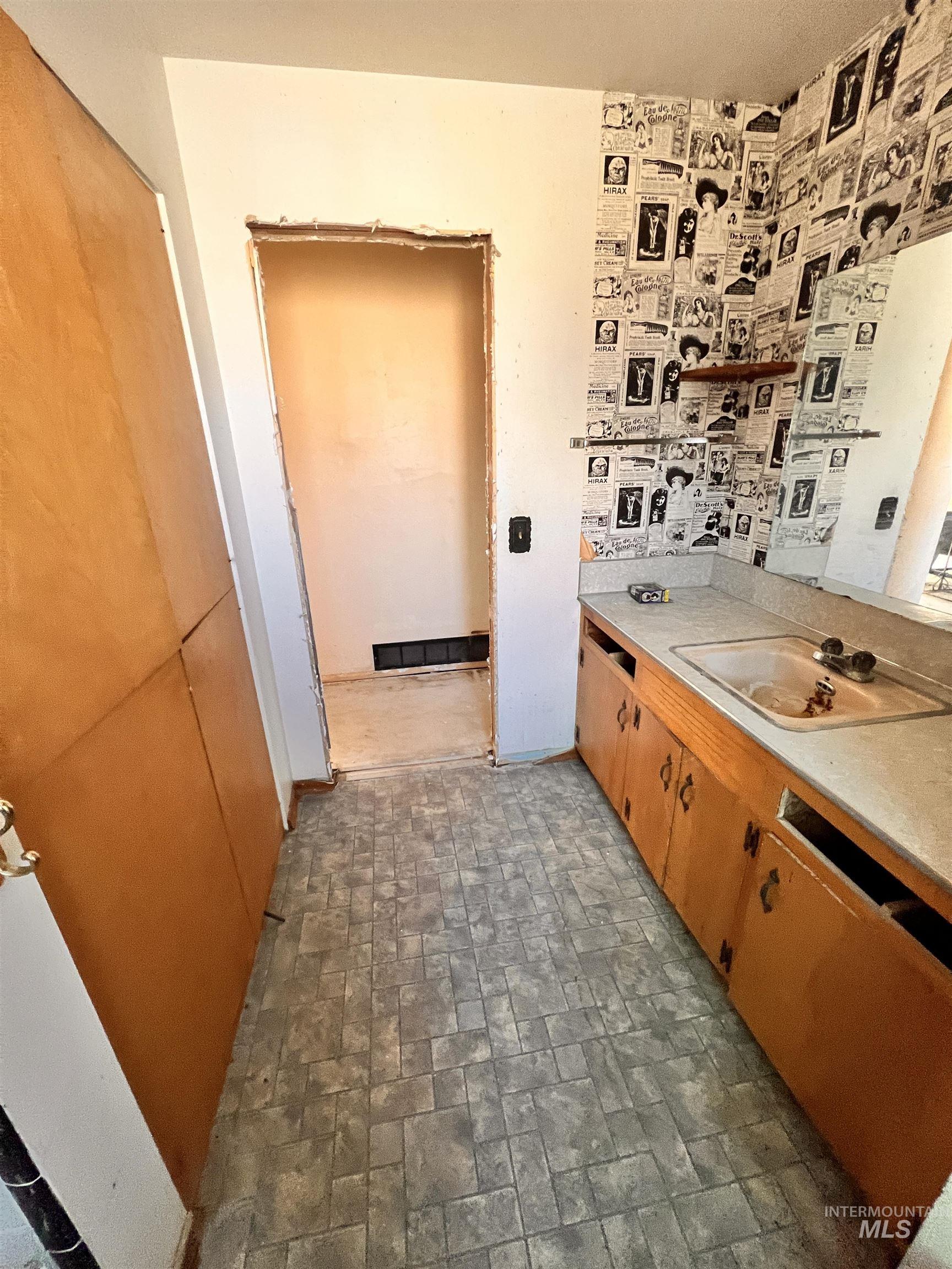 1065 Gridley Dr., Mountain Home, Idaho 83647, 5 Bedrooms, 2.5 Bathrooms, Residential For Sale, Price $199,900, 98965978