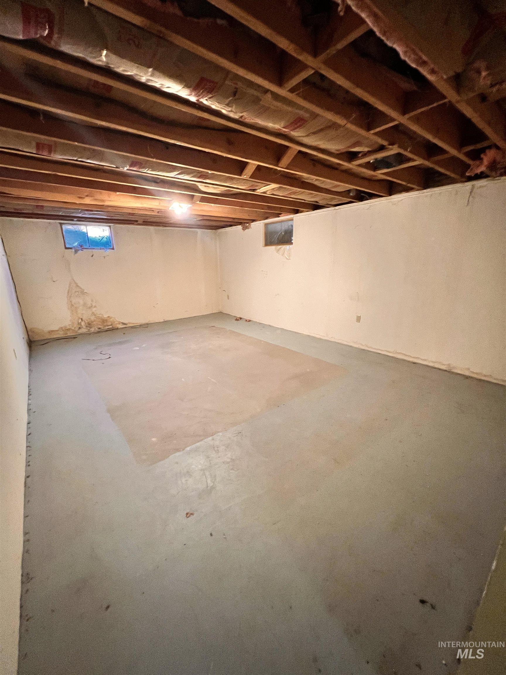 1065 Gridley Dr., Mountain Home, Idaho 83647, 5 Bedrooms, 2.5 Bathrooms, Residential For Sale, Price $199,900, 98965978