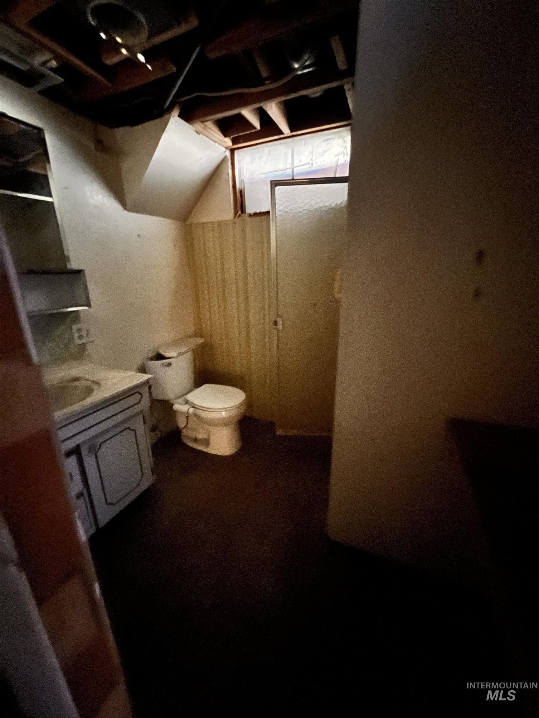 1065 Gridley Dr., Mountain Home, Idaho 83647, 5 Bedrooms, 2.5 Bathrooms, Residential For Sale, Price $199,900, 98965978