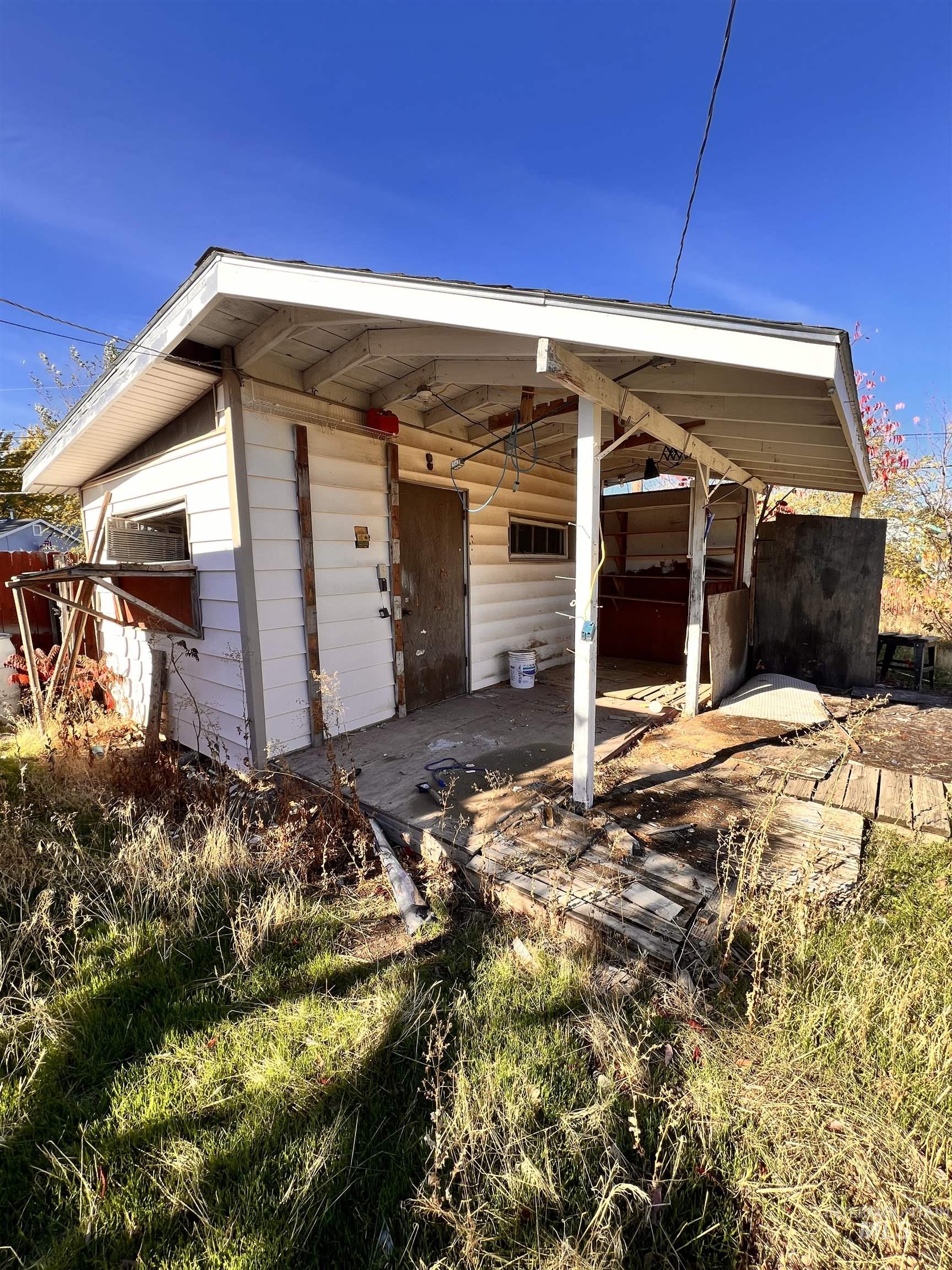 1065 Gridley Dr., Mountain Home, Idaho 83647, 5 Bedrooms, 2.5 Bathrooms, Residential For Sale, Price $199,900, 98965978