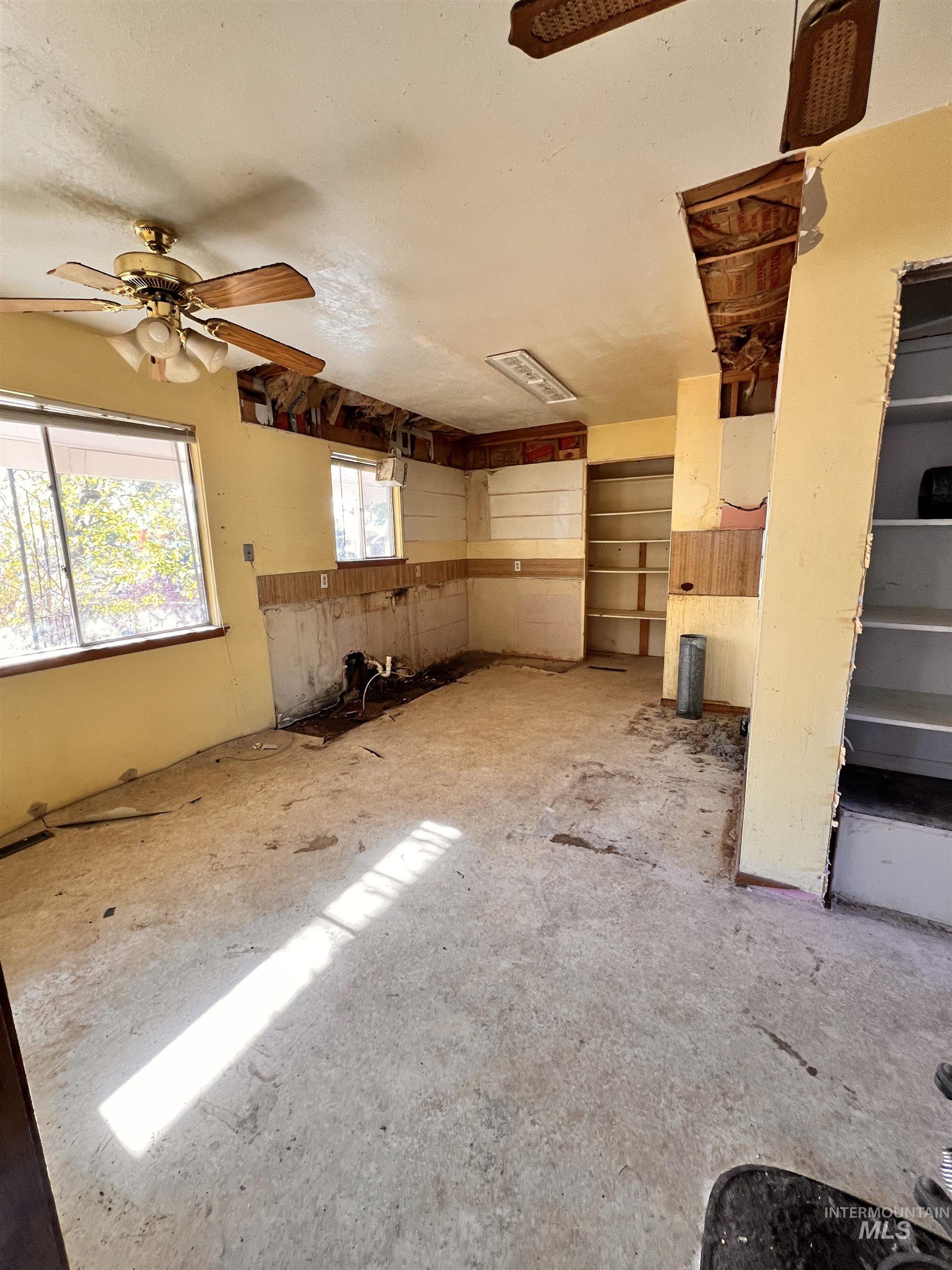 1065 Gridley Dr., Mountain Home, Idaho 83647, 5 Bedrooms, 2.5 Bathrooms, Residential For Sale, Price $199,900, 98965978