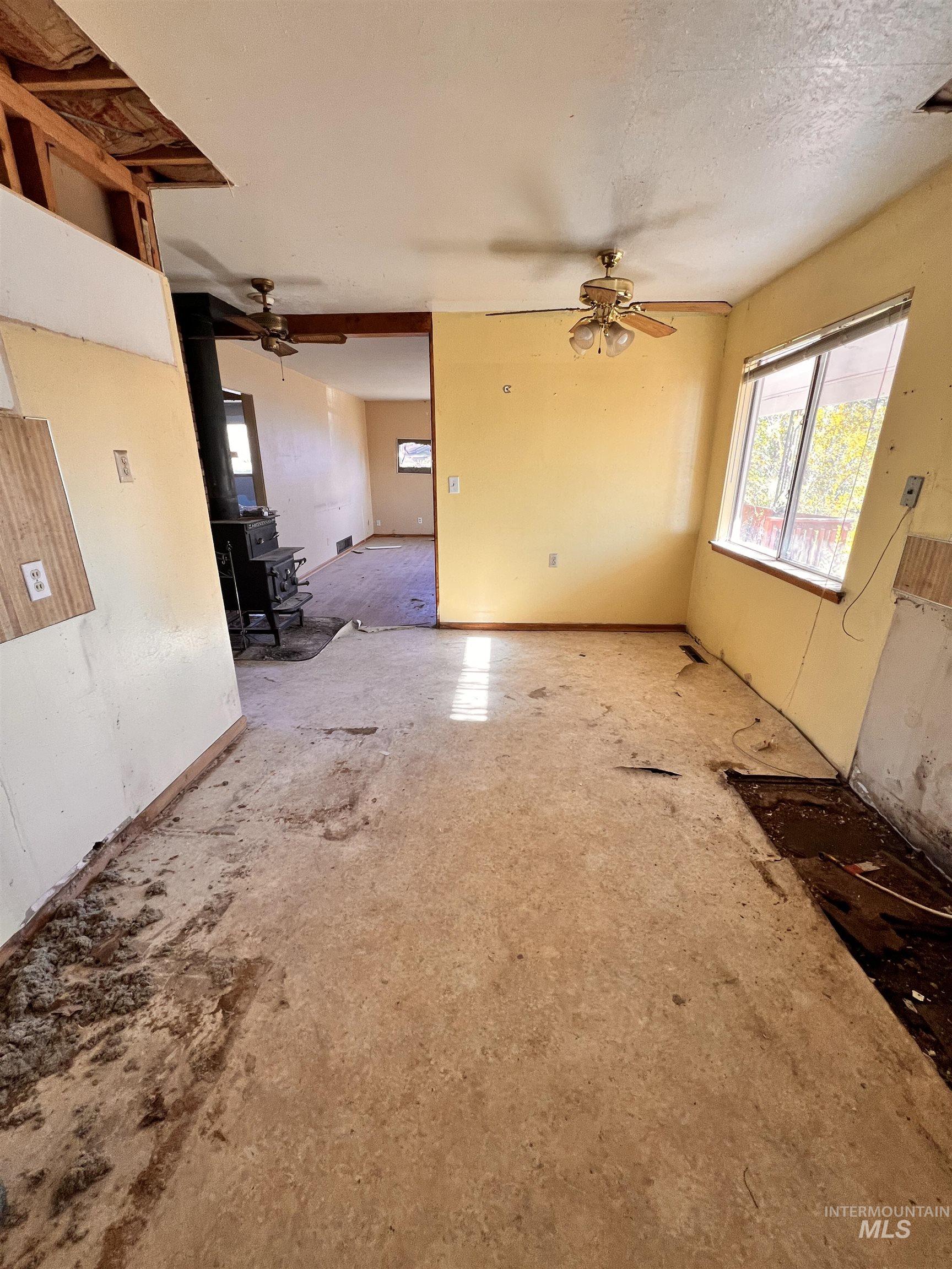 1065 Gridley Dr., Mountain Home, Idaho 83647, 5 Bedrooms, 2.5 Bathrooms, Residential For Sale, Price $199,900, 98965978