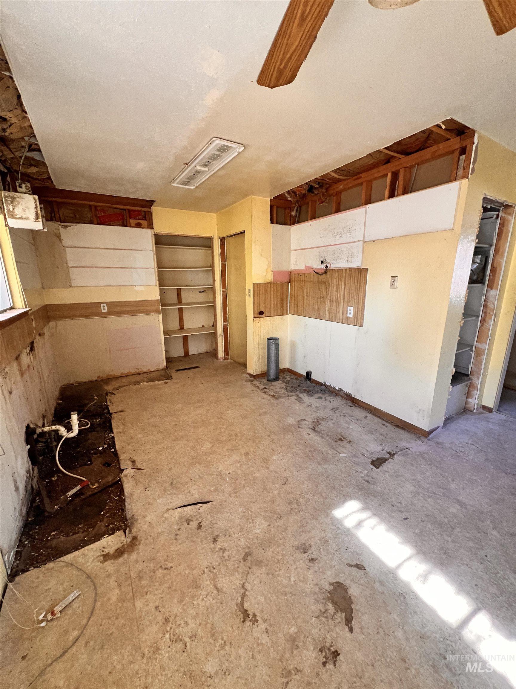 1065 Gridley Dr., Mountain Home, Idaho 83647, 5 Bedrooms, 2.5 Bathrooms, Residential For Sale, Price $199,900, 98965978