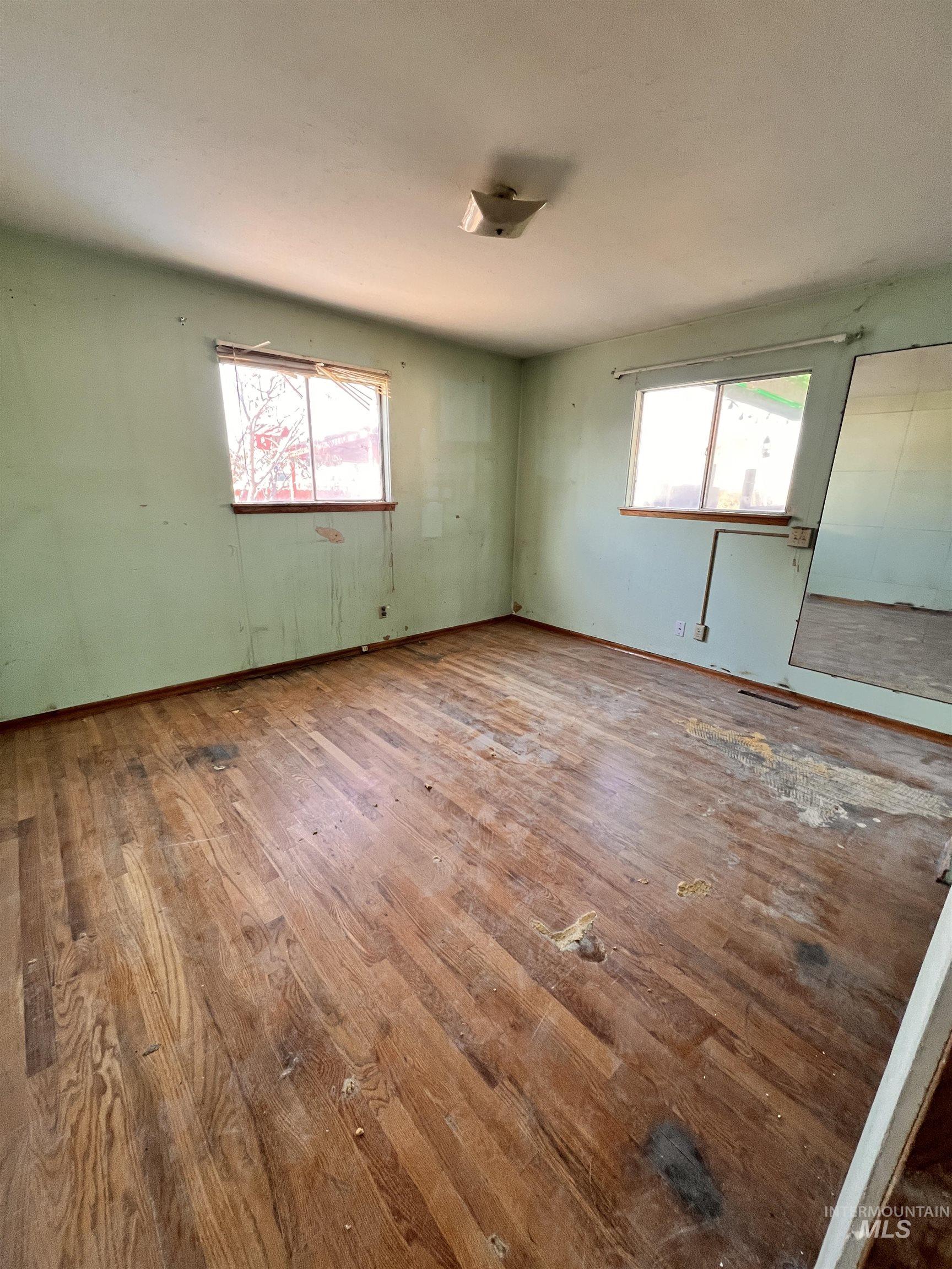 1065 Gridley Dr., Mountain Home, Idaho 83647, 5 Bedrooms, 2.5 Bathrooms, Residential For Sale, Price $199,900, 98965978