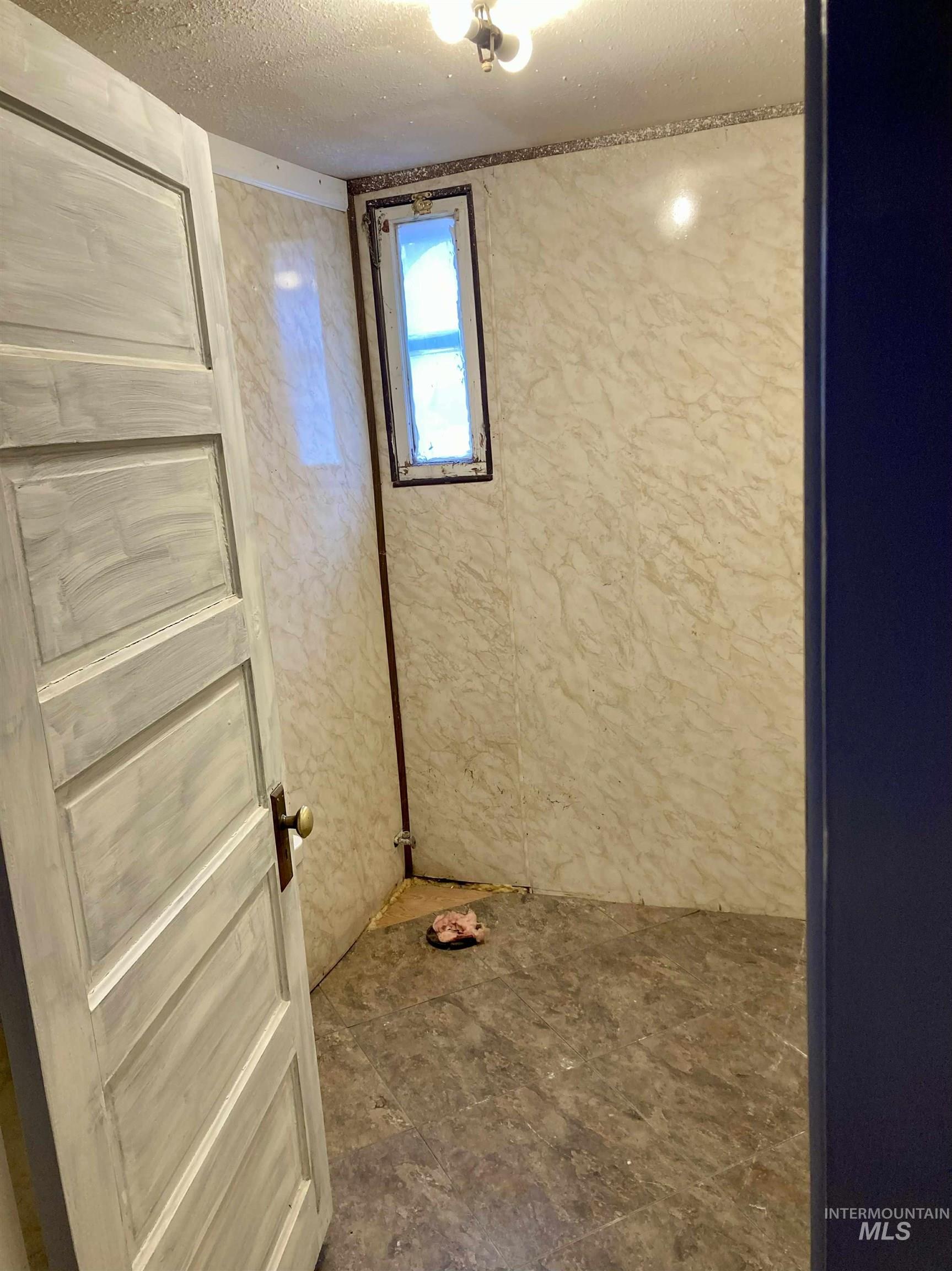 Bathroom with a textured ceiling
